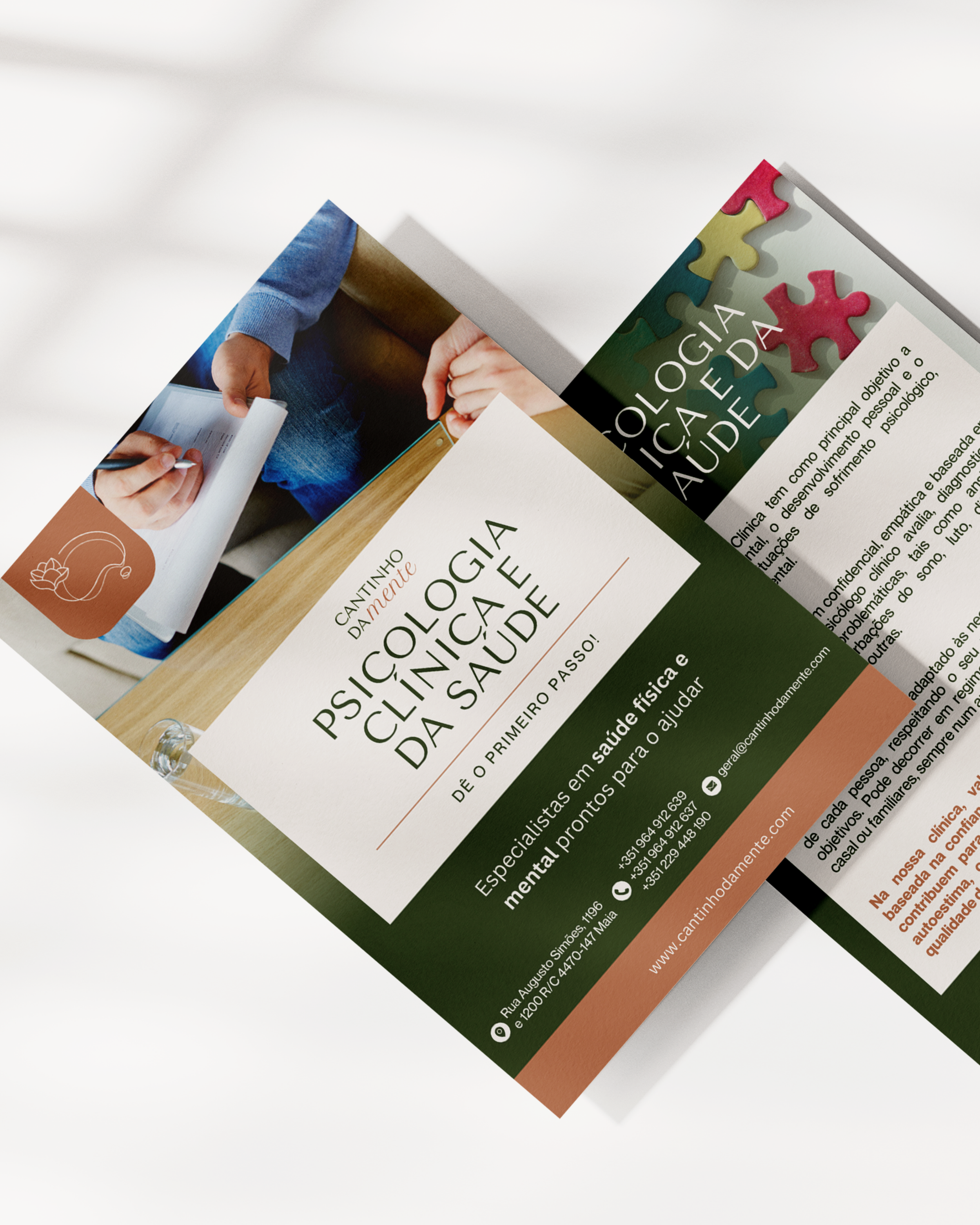 Design de materiais gráficos impressos, mostrando flyers institucionais para clínica de psicologia com layout limpo, tipografia moderna e acabamento profissional.