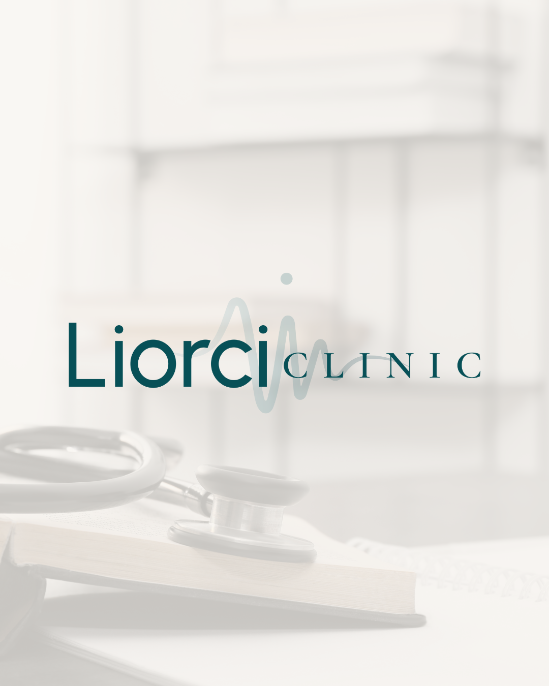 logotipo-clinica-medica-saude-branding-aplicacao-liorci-clinic.png.png