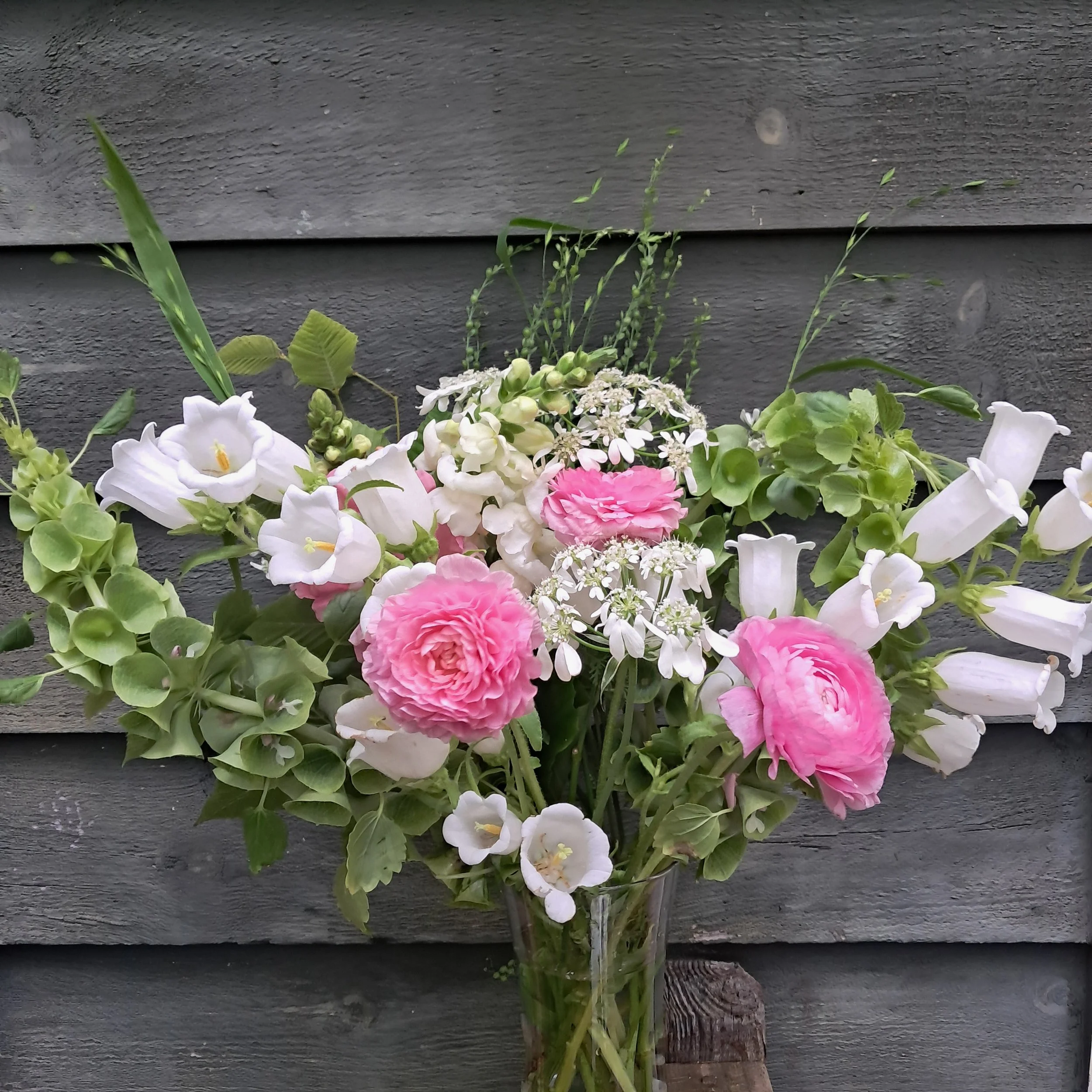 Arrange your flowers beautifully every time