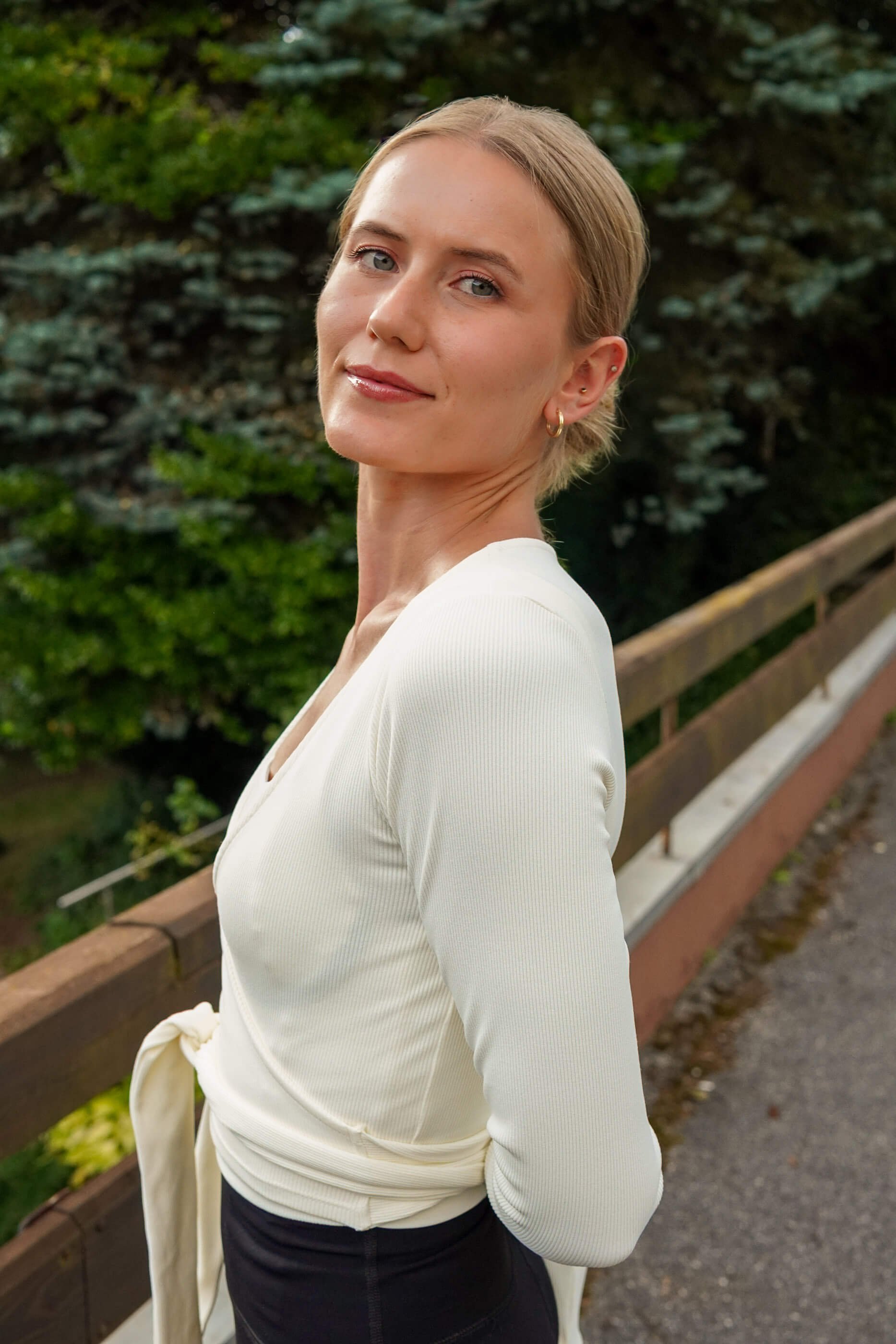 Portrait of online yoga teacher Andrijana Darkov, founder of Andriyanna's Flow