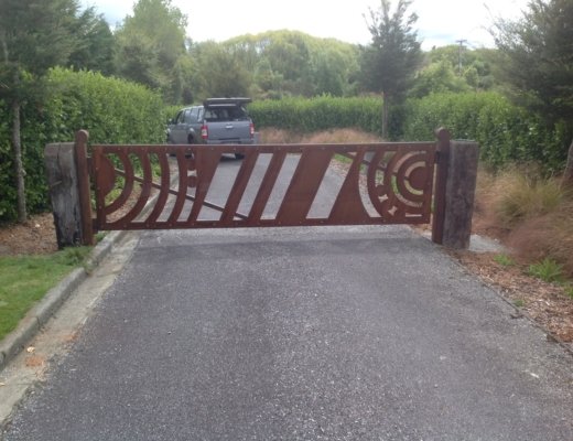 Gates-complete-02-1296x968-520x400_c.jpg