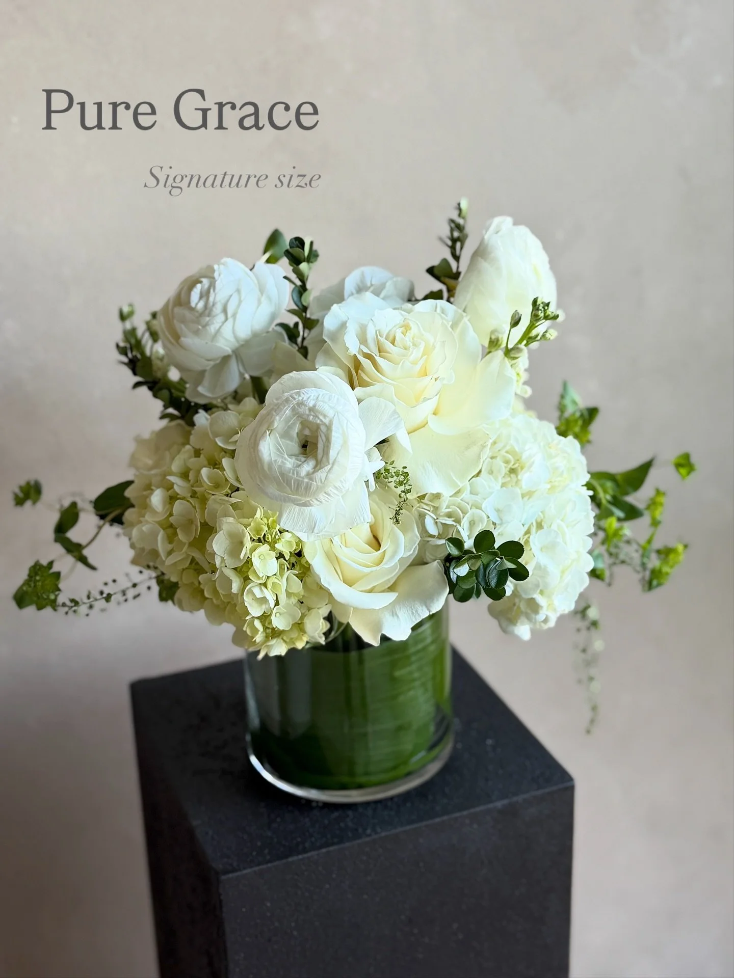 Meet Pure Grace in our signature size.

Find our order form in the bio to place your order.🤍

#joonandbloom #puregrace #signaturebouquet #whiteflorals #luxuryflorals #modernflorals #floraldesign #omahaflorist #freshflowersdaily #floralstyling #event