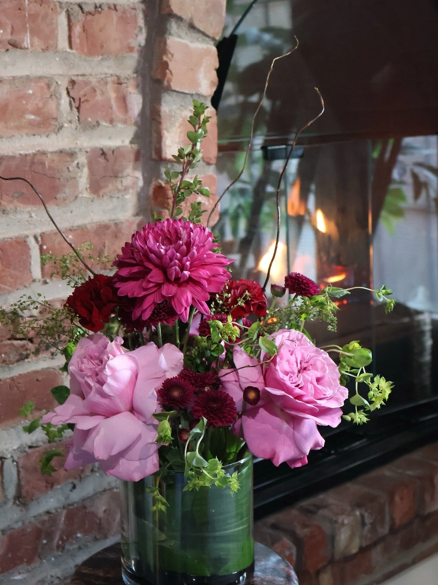 Meet Lavender Haze ~ soft, sculptural, and effortlessly romantic. Order yours to bring a little dreamy warmth into your home or event!

#joonandbloom #lavenderhaze #customflorals #floraldesign #romanticflowers #moodyflorals #pinkblooms #berrytones #l