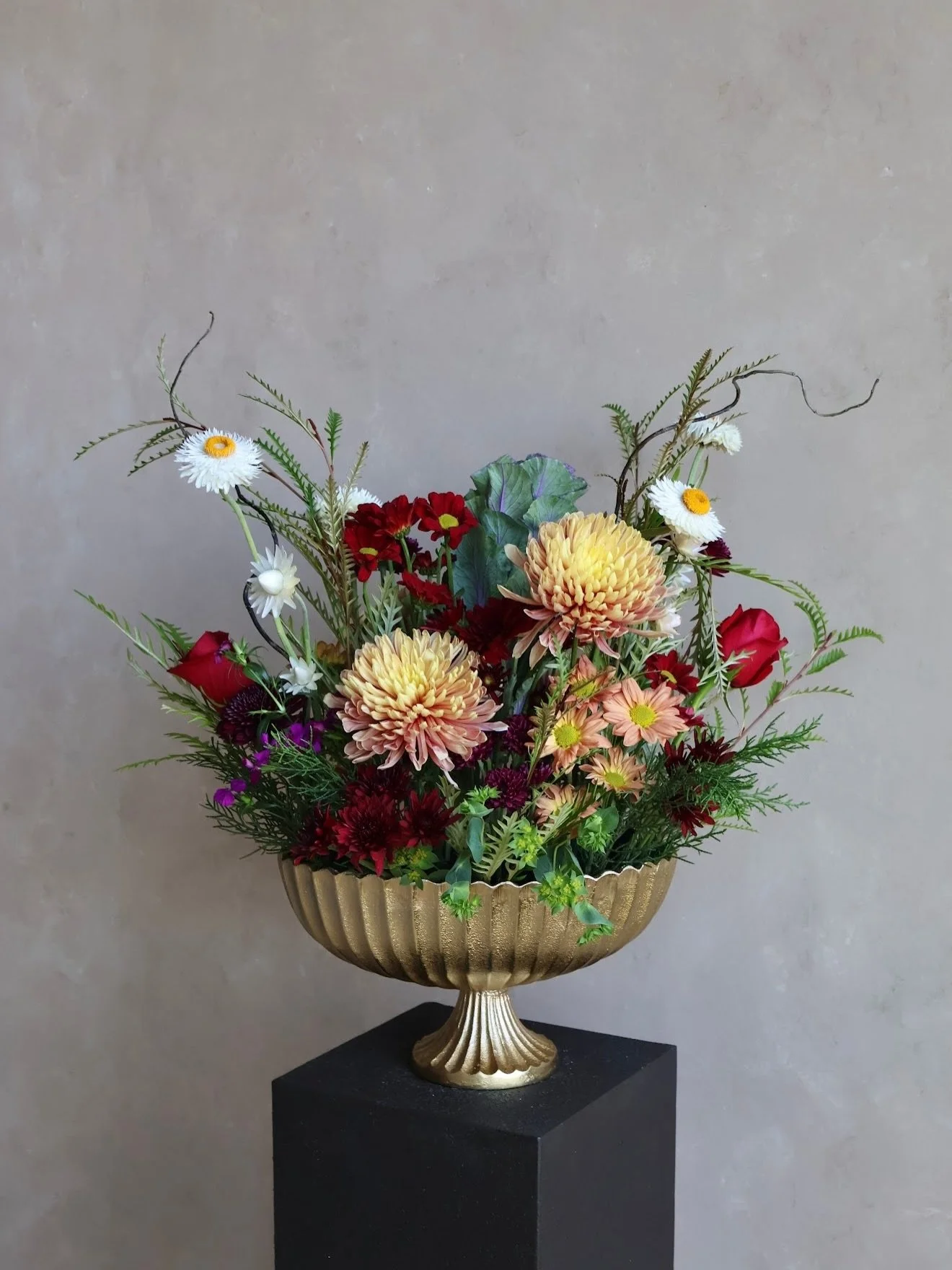 There&rsquo;s something magical about this season. Celebrate it with a stunning holiday tablescape!

Seasonal centerpieces &amp; floral gifts ready for your holiday celebration&mdash;custom orders available.