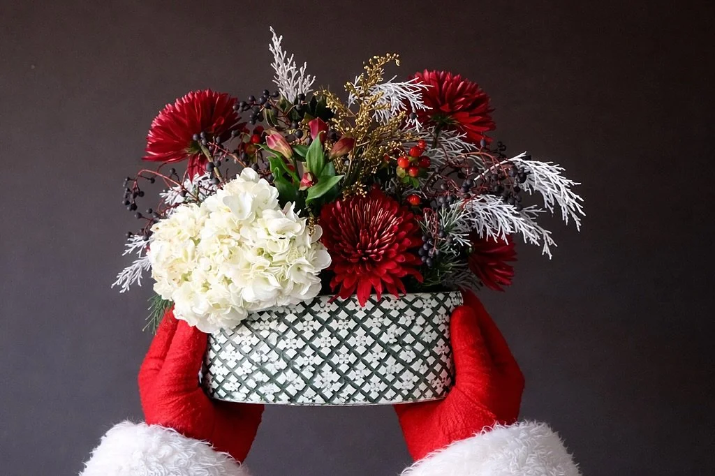 A very important holiday question&hellip;
Naughty?
Nice?
Tell us below 👀

#naughty #nice #floraldesign #omaha #womenowned