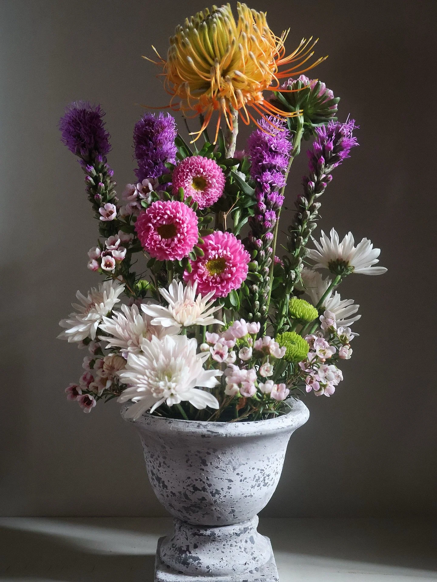 A study in bright.

Pincushion protea, layered pink asters, soft blush mums, and vertical liatris - composed to bring light and movement to a birthday celebration.

Color can change a room.🤍

#joonandbloom
#designerflorals 
#birthdayblooms 
#customf