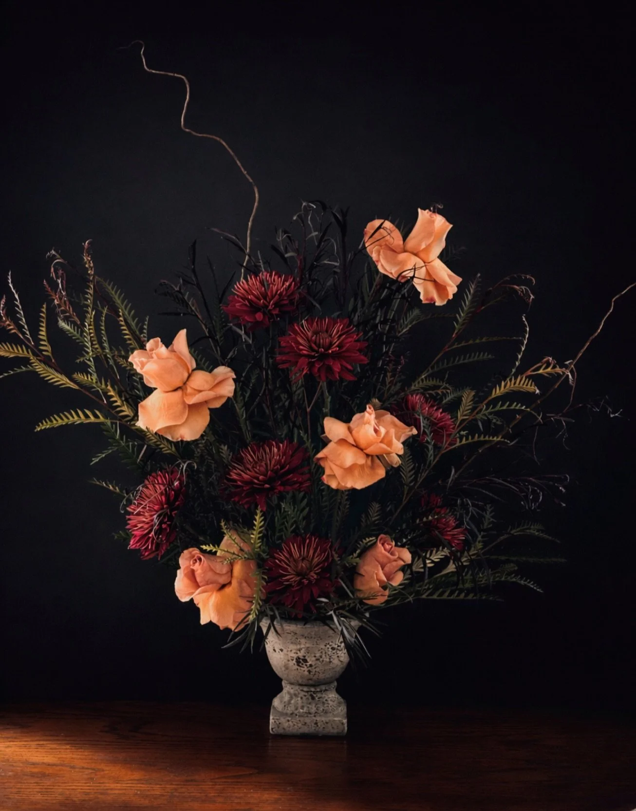 You don&rsquo;t have to know.
I do.🤍

#trustthedesigner
#bespokeflorals
#customarrangments 
#omahaflorist
#joonandbloom