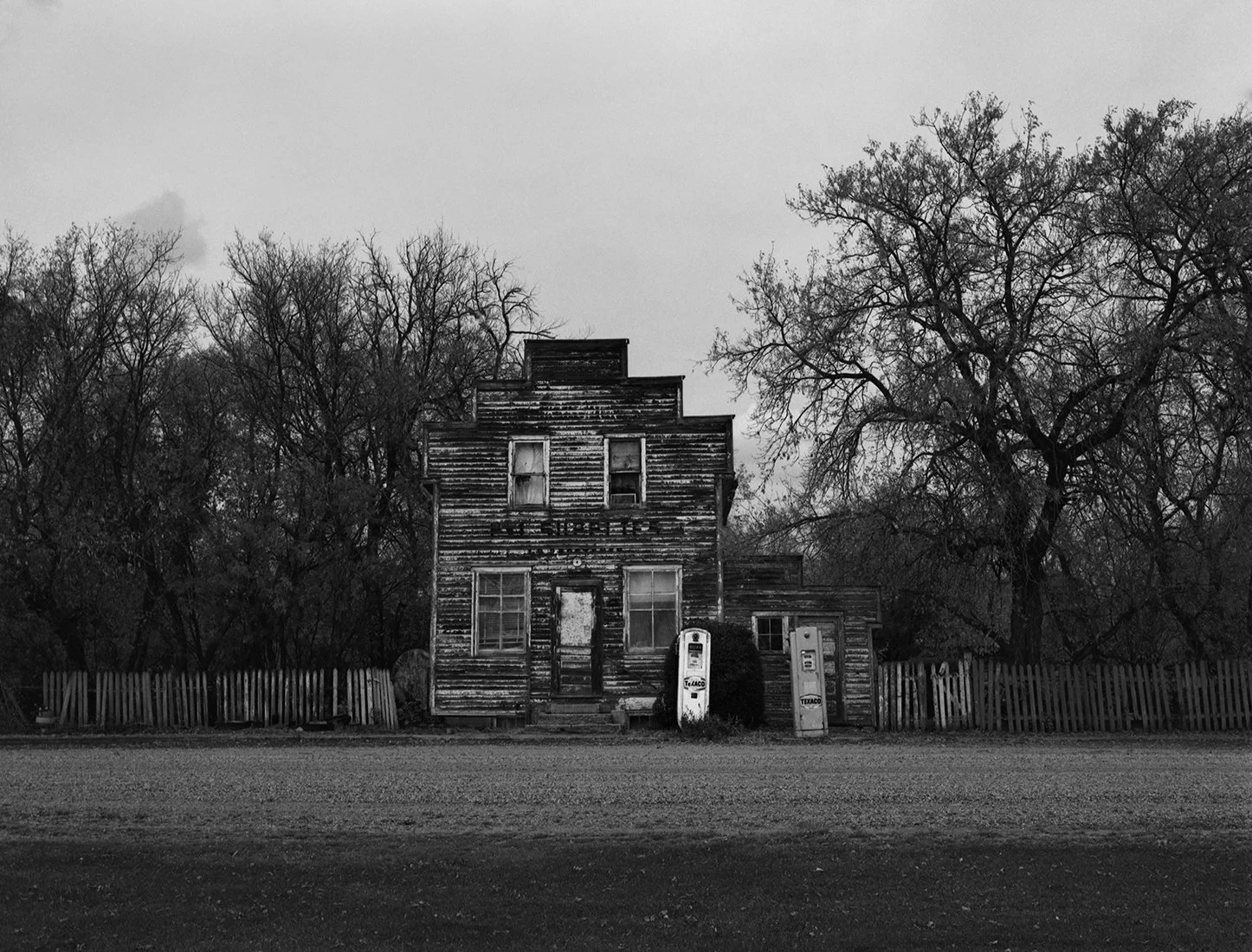 Abandoned Gas Station in Donwell Saskatchewan s,mall.jpg