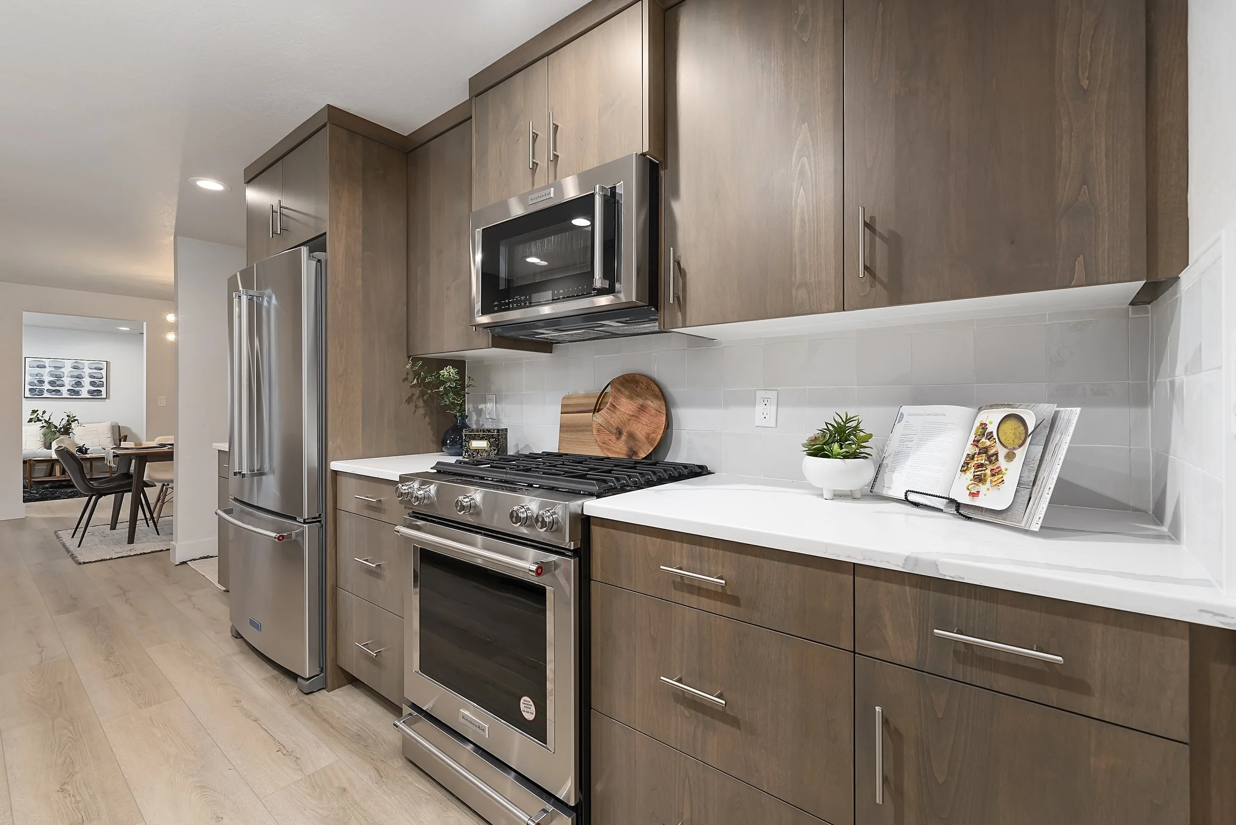 Modern kitchen remodel with custom cabinets, stainless steel appliances, and quartz countertops in Boise Idaho by Mission Builders