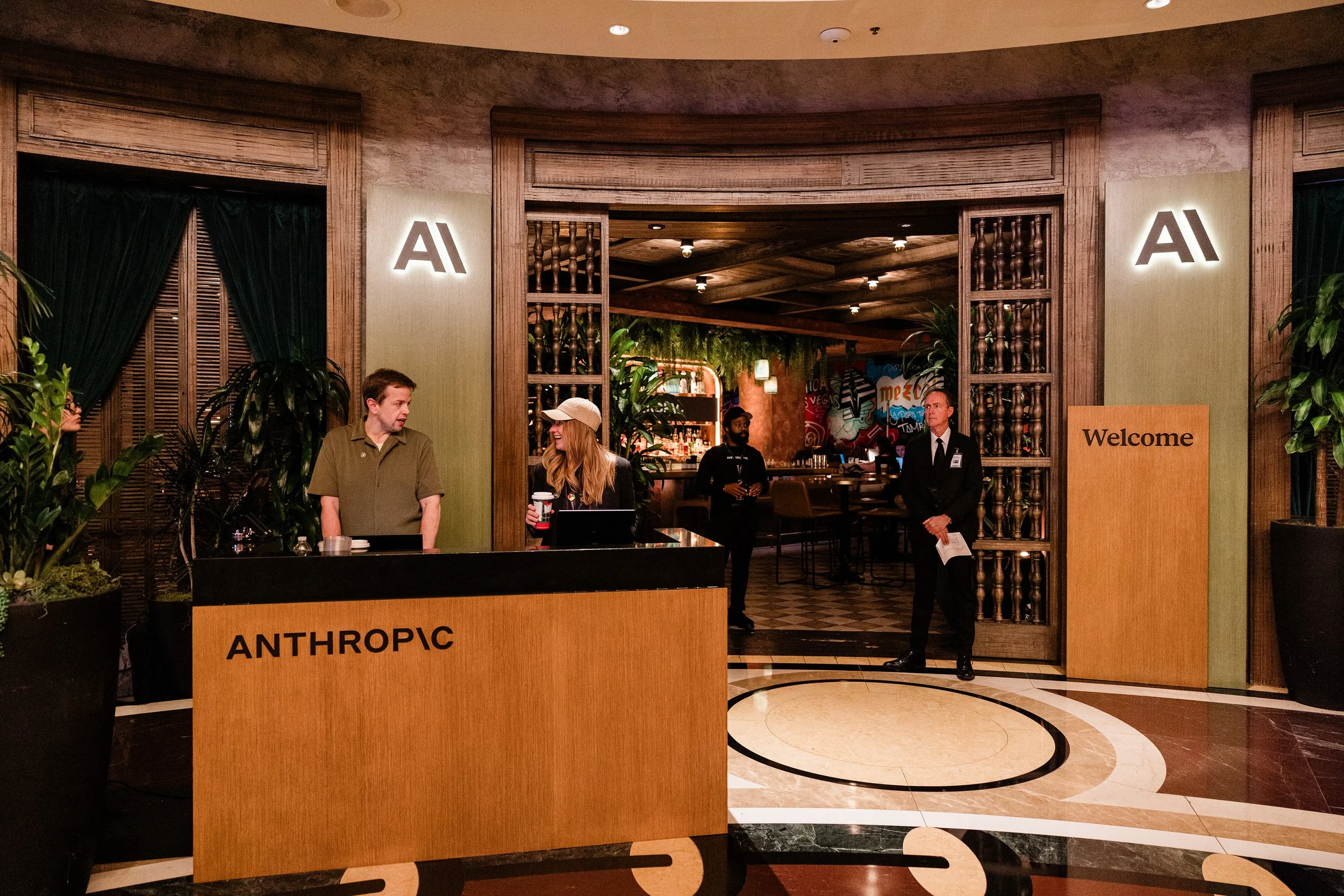 5059_2025 AWS REINVENT FOR ANTHROPIC BY AZUREE HOLLOWAY-X5.jpg