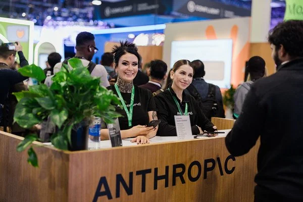 6538_RE INVENT 2025 BY AZUREE HOLLOWAY-M.jpg