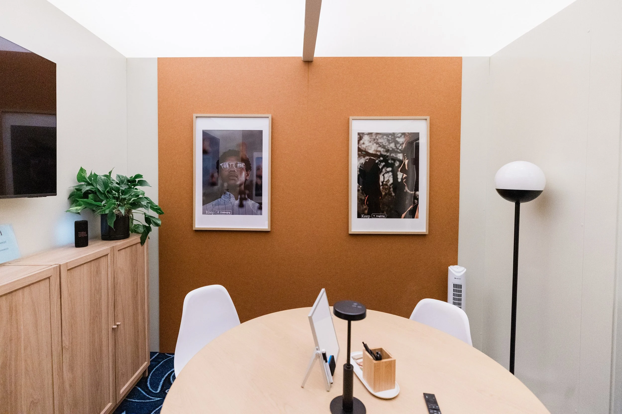 5281_2025 AWS REINVENT FOR ANTHROPIC BY AZUREE HOLLOWAY-X5.jpg