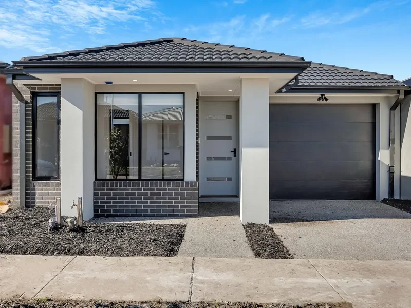 33 COUNTESS CIRCUIT, WOLLERT