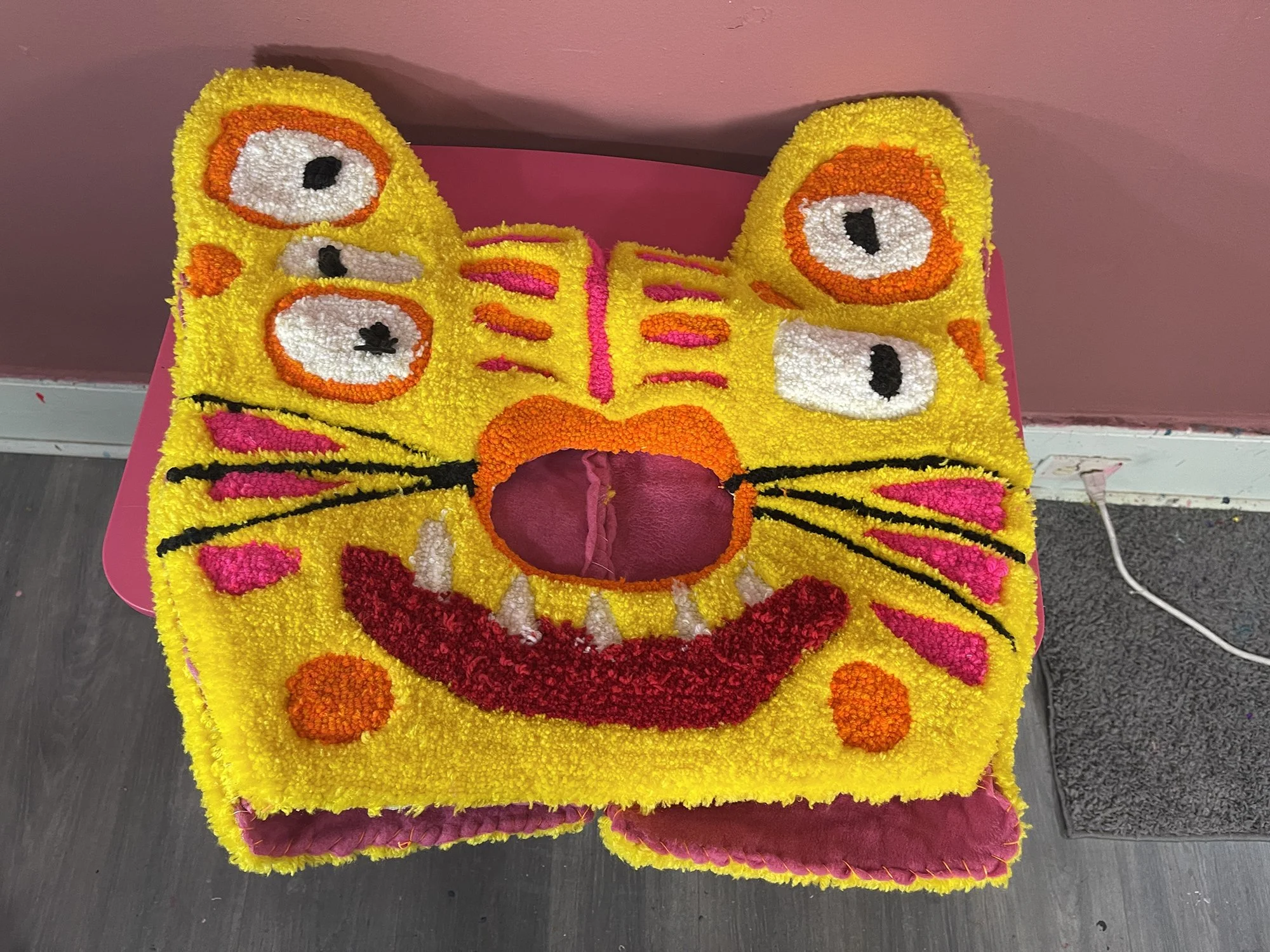 Tufted Art Cat Mask