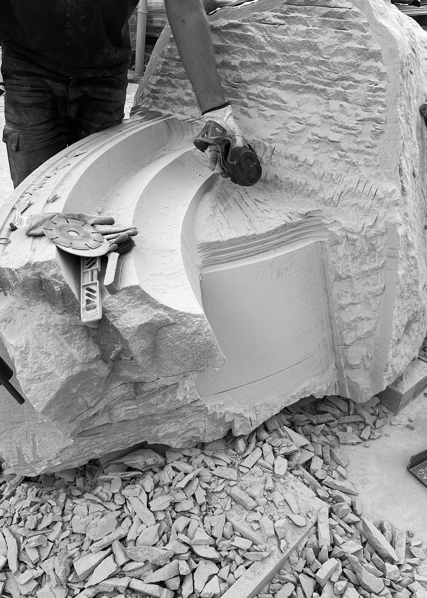 P5174_GPOHotel-SandstoneSculpture-InProgress_IMG_8165-e1-bw.JPG