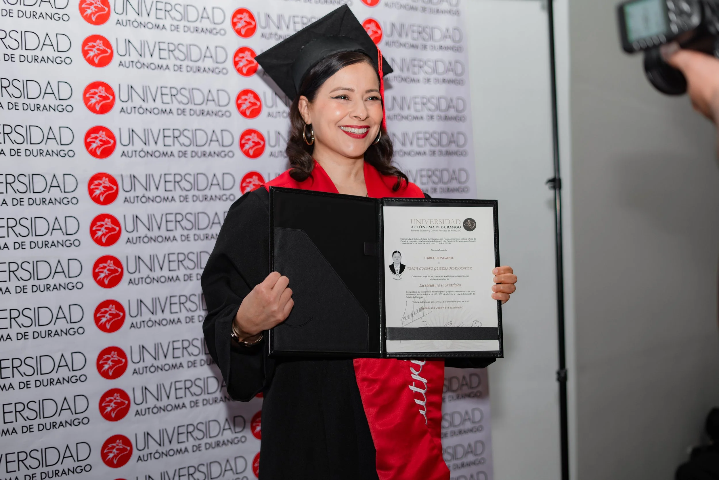 Graduación Mom sin papada-1.jpg