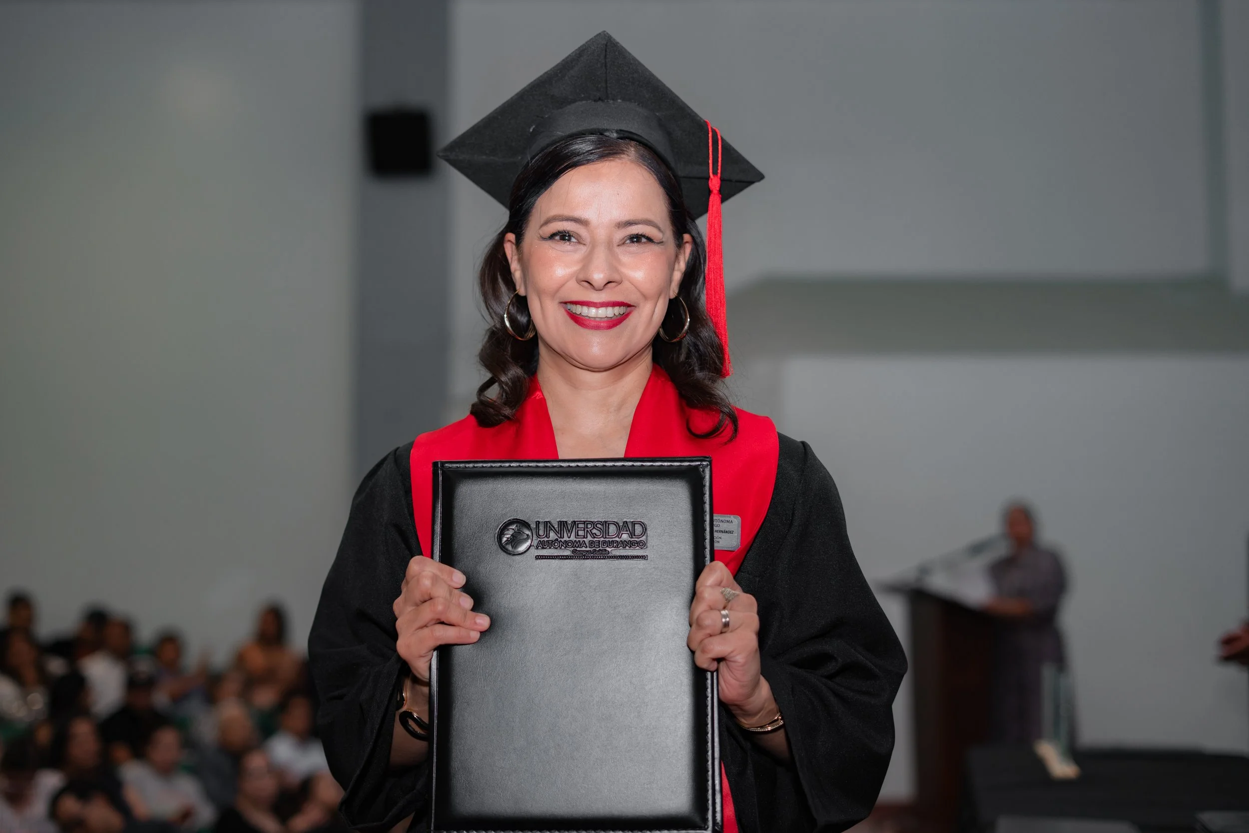 Graduación Mom sin papada-3.jpg