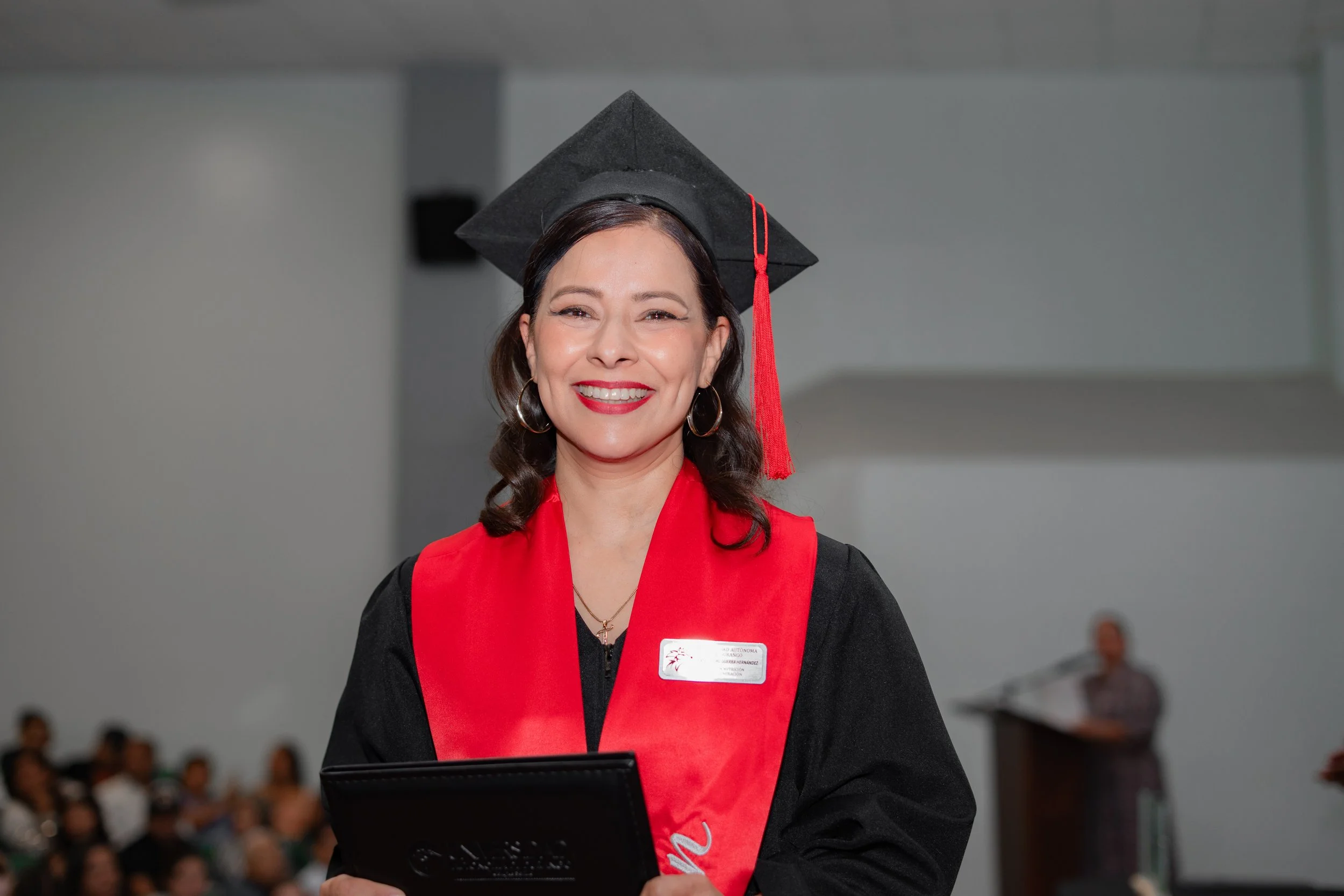 Graduación Mom sin papada-2.jpg