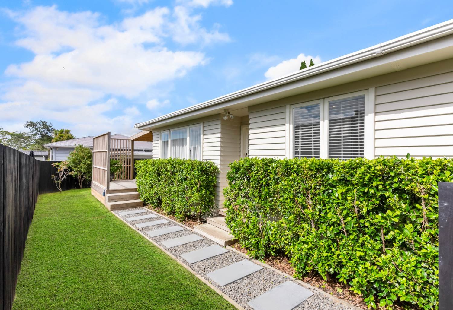 2/99 Hobsonville Road, Hobsonville