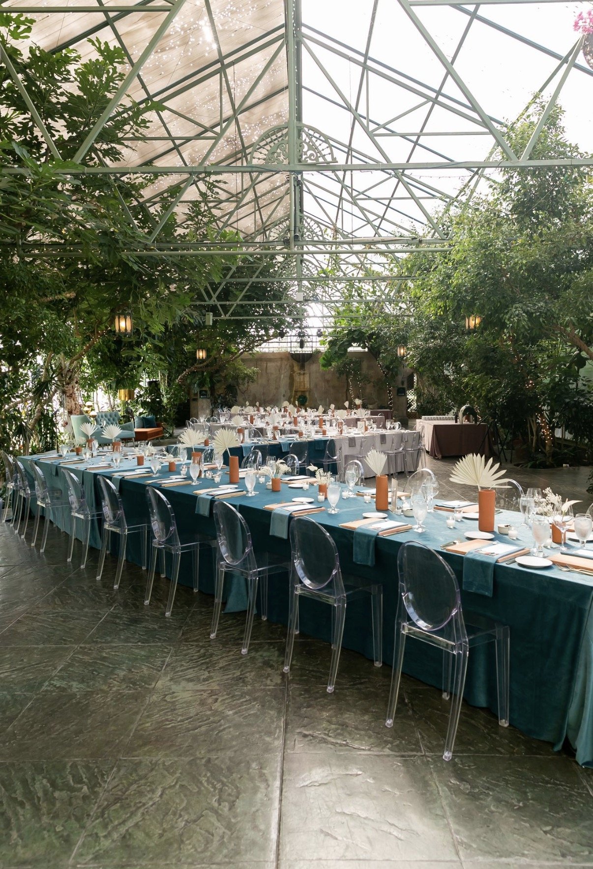 CORPORATE EVENT Grand Atrium LA CAILLE LARGE TABLE