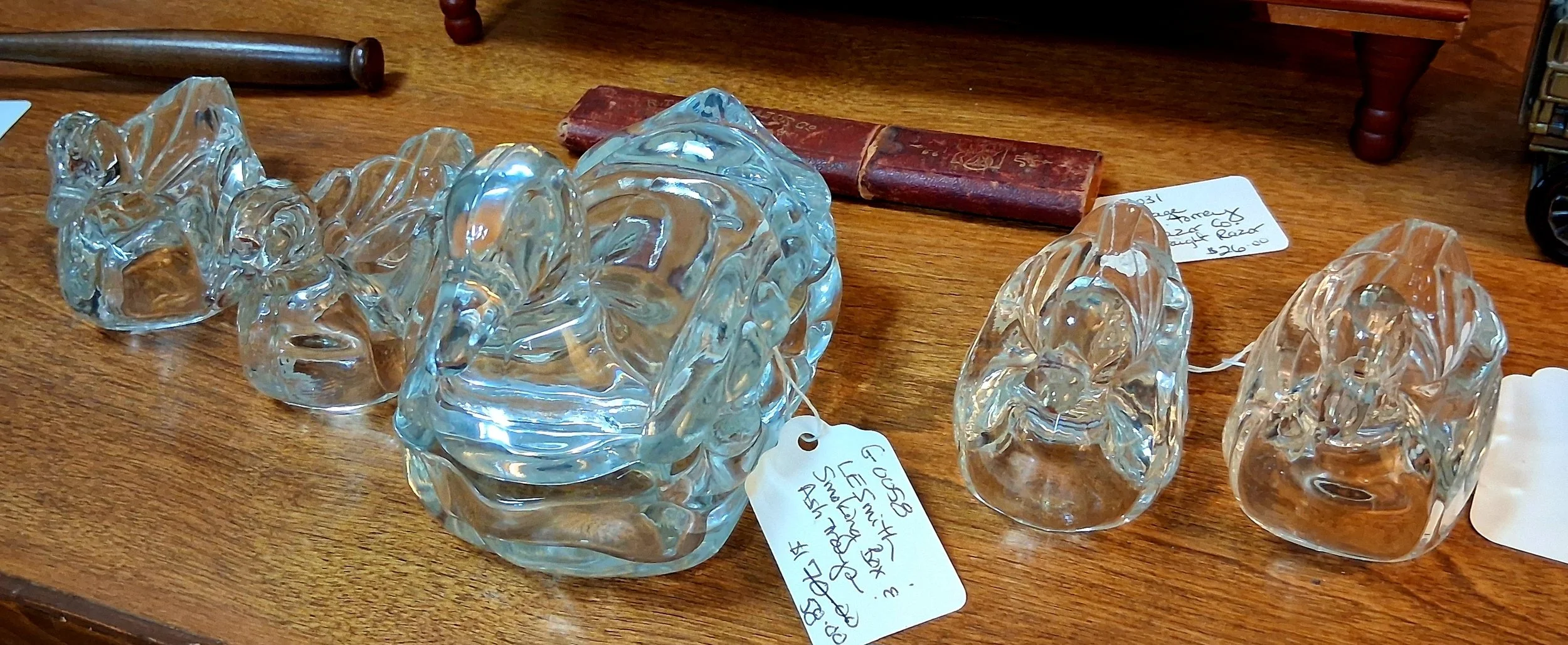 LE Smith Smoking Duck Box and 4 Individual Duck Ashtrays