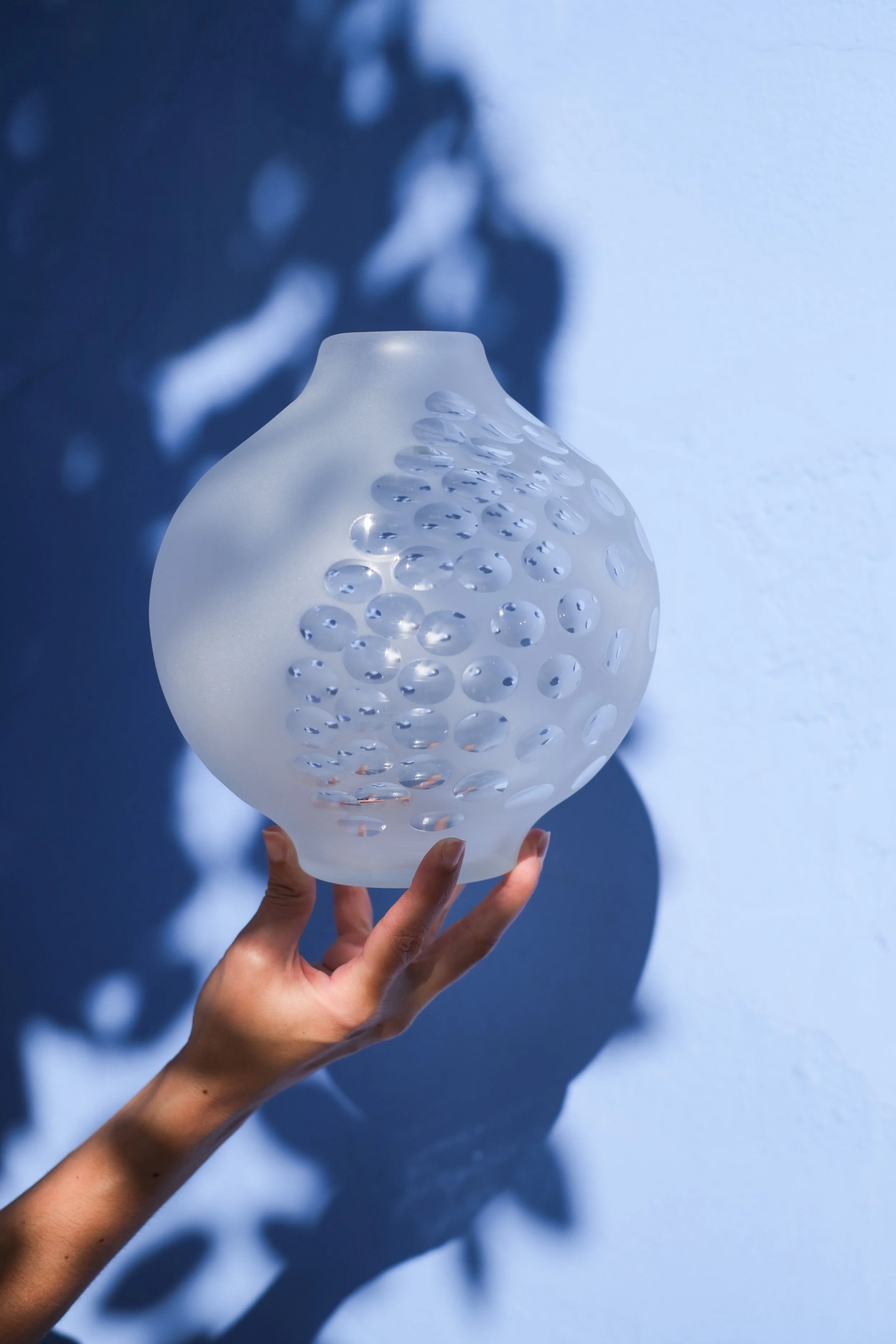 Diseñar desde el material. Catarina Nogueira Pacheco y el vidrio como punto de partida.