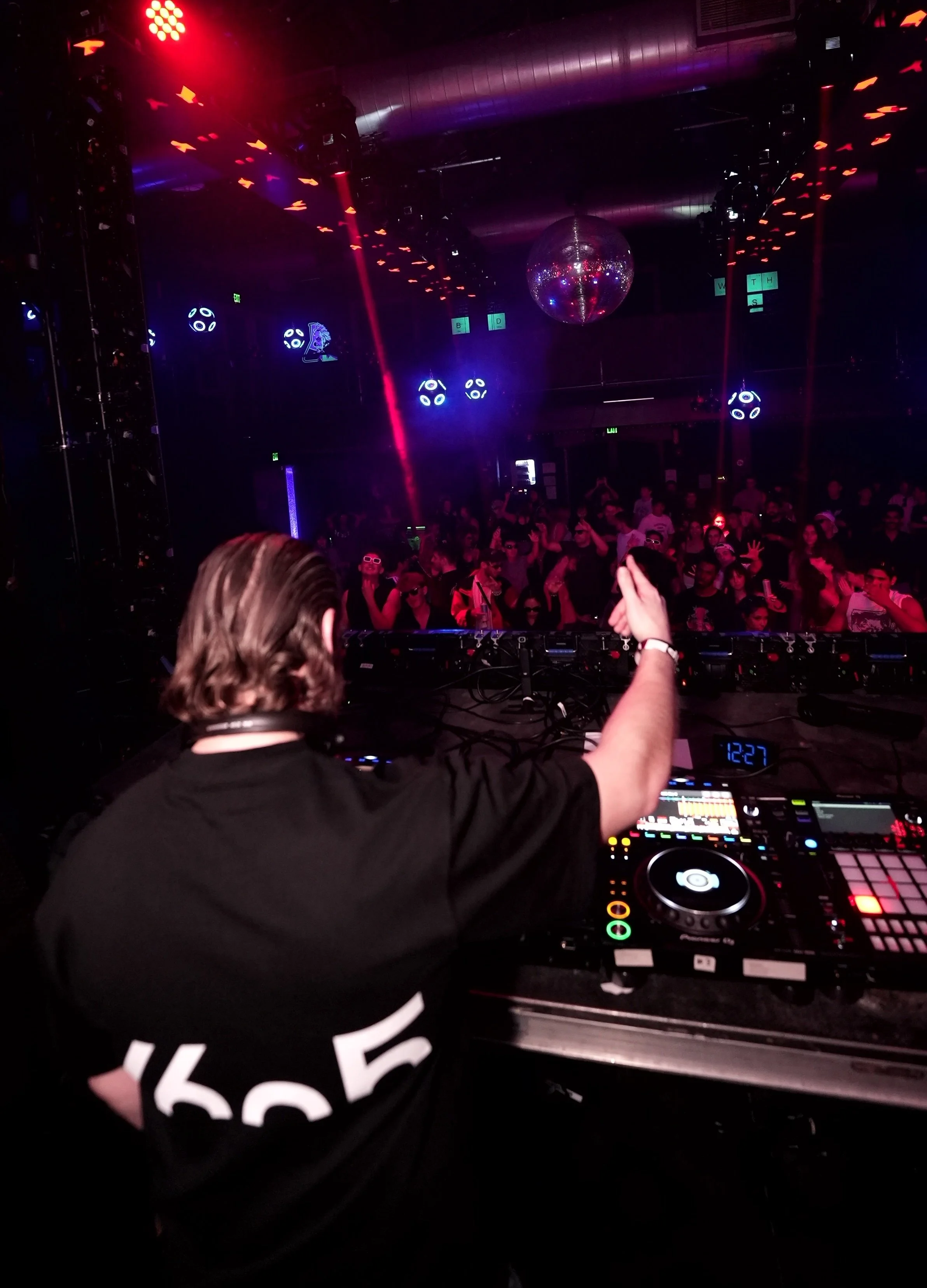 Basilone Photo Kemistry Crowd 1.jpg