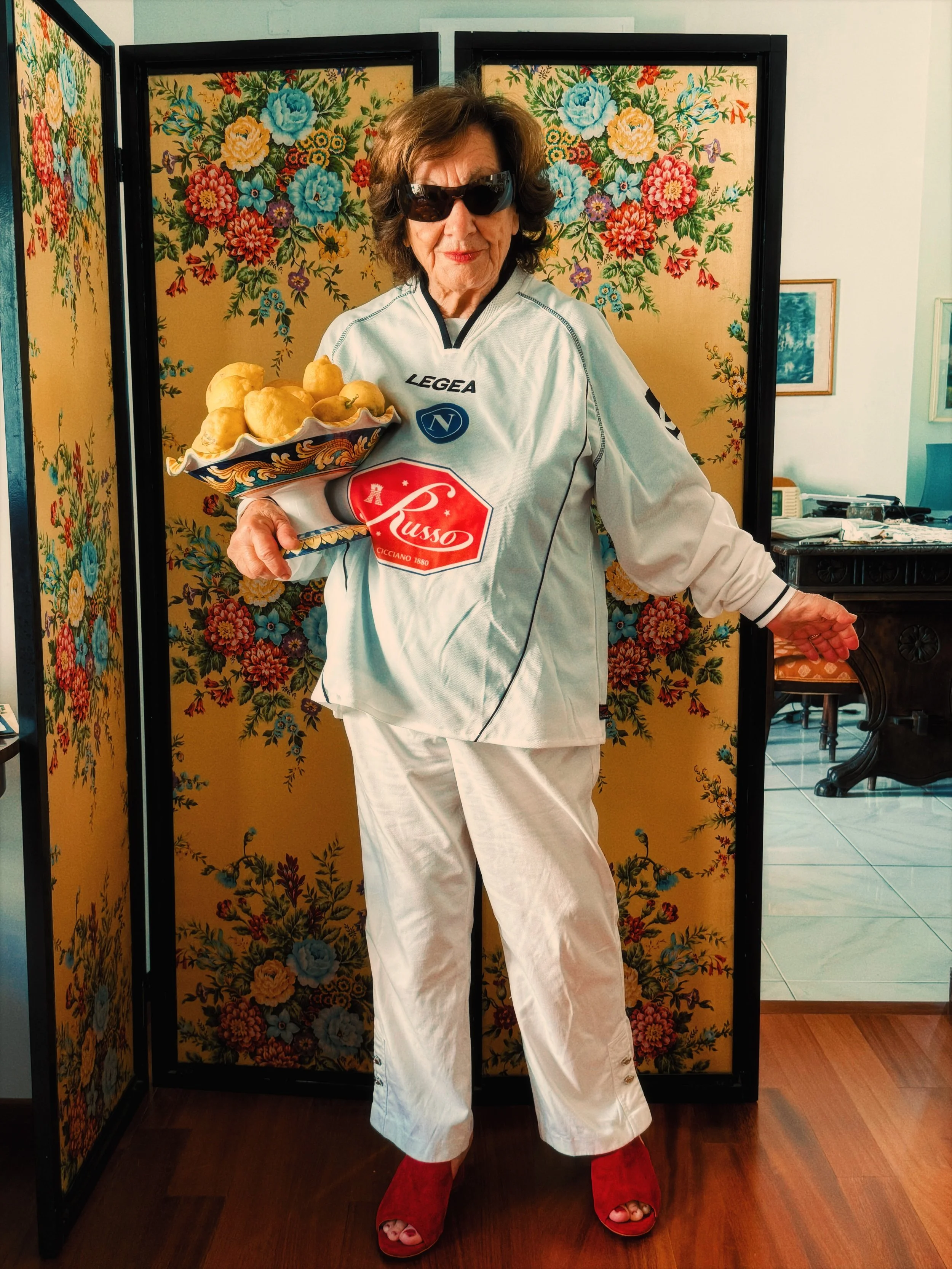Everyone knows a Maria Luisa🩵

She lives in Napoli.

She has more Napoli shirts than most supporters.
She always offers you a coffee.
And she grows lemons the size of footballs.

These photos were taken by @olfamart for Napoli Centrale at B&amp;B Ch