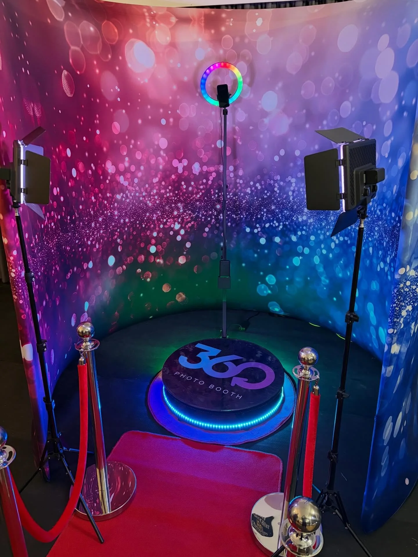 GO ALL OUT WITH OUR 
360&deg; PHOTO BOOTH EXPERIENCE!

🥳🥳📸

Ready to turn heads and stop the scroll? Our 360&deg; photo booth delivers jaw-dropping, slow-motion videos that make every guest feel like a VIP. Step onto the platform, strike your pose