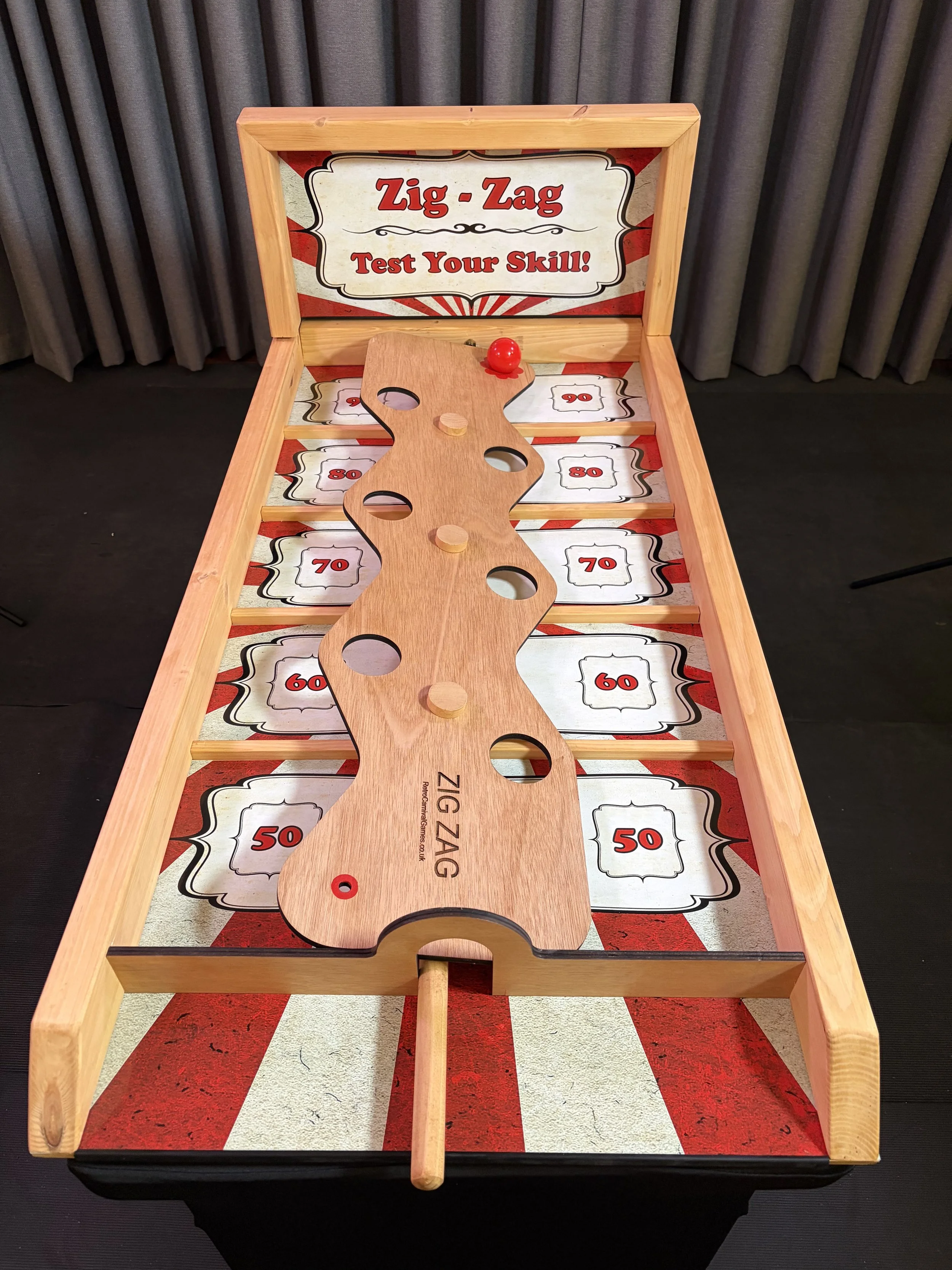 Retro Carnival Games - Zig Zag