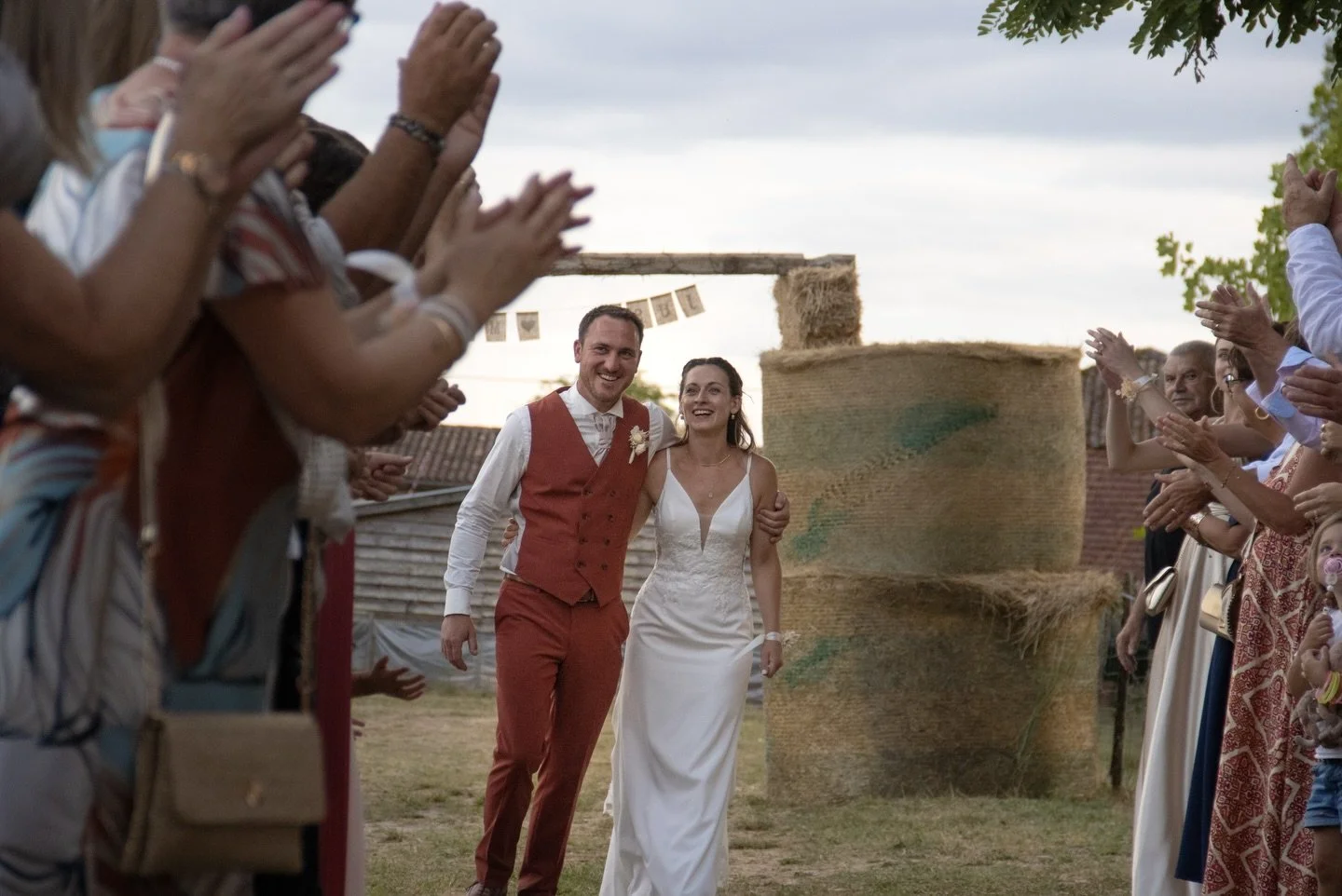 Au c&oelig;ur d&rsquo;une journ&eacute;e magique, remplie d&rsquo;&eacute;motions 💍

#mariage #photographer #union