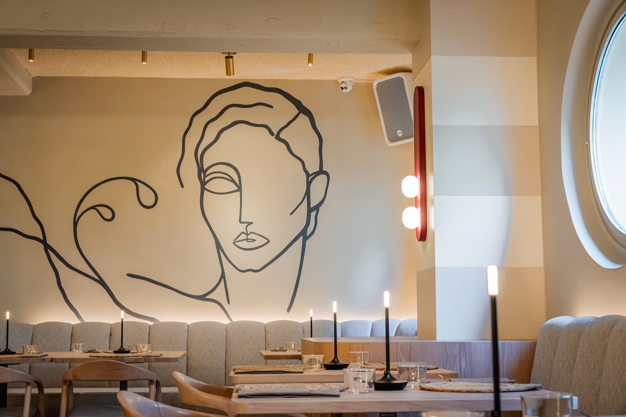 Draw the line.
A face beside the banquette. A line that climbs with the staircase. A surfer heading out, just above the wine.
Across 1nul8 basement and Mare Market Bar, line drawings and handwritten lettering return as a signature. They feel personal