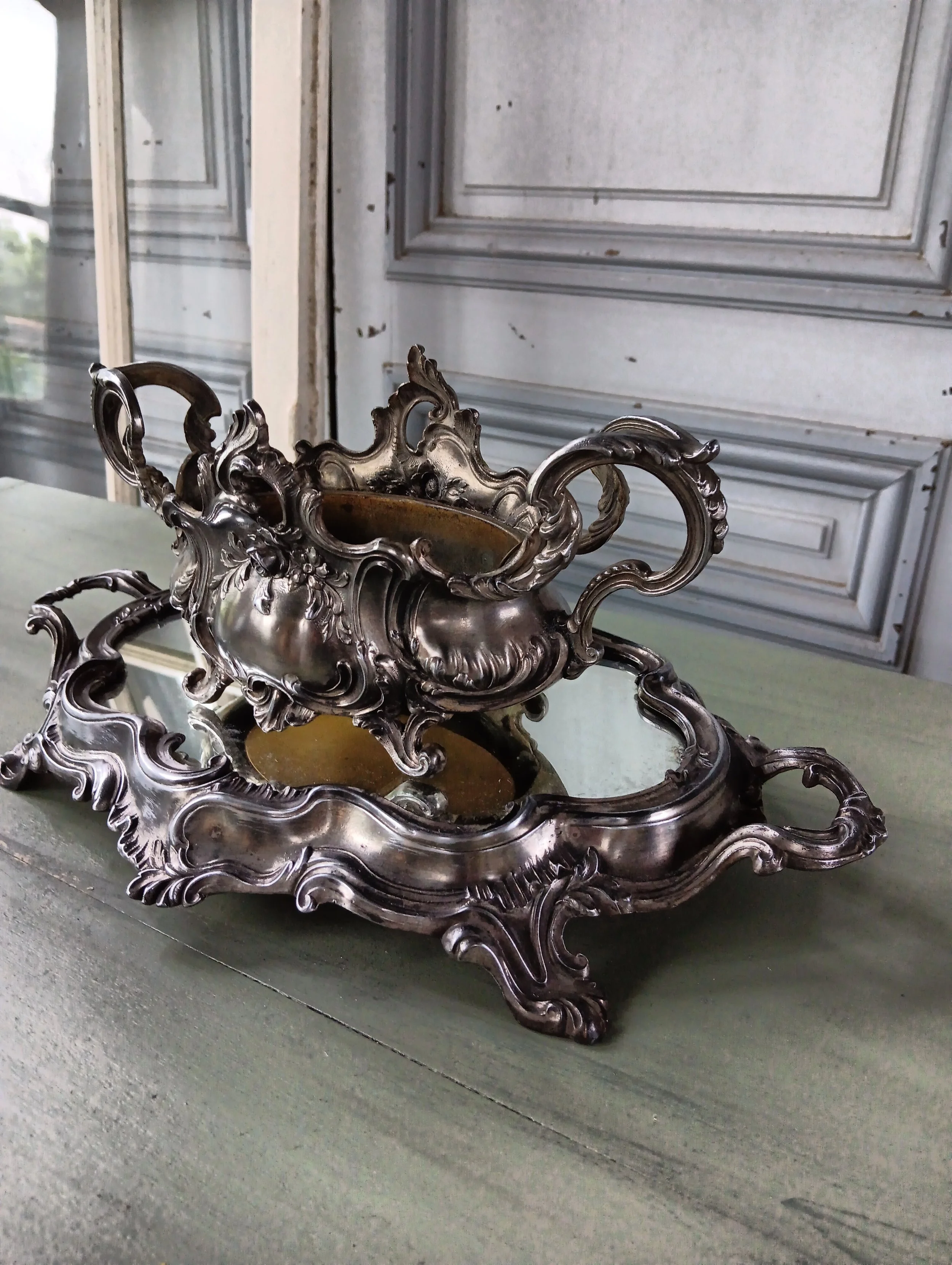 Jardinière de table et son miroir en métal argenté