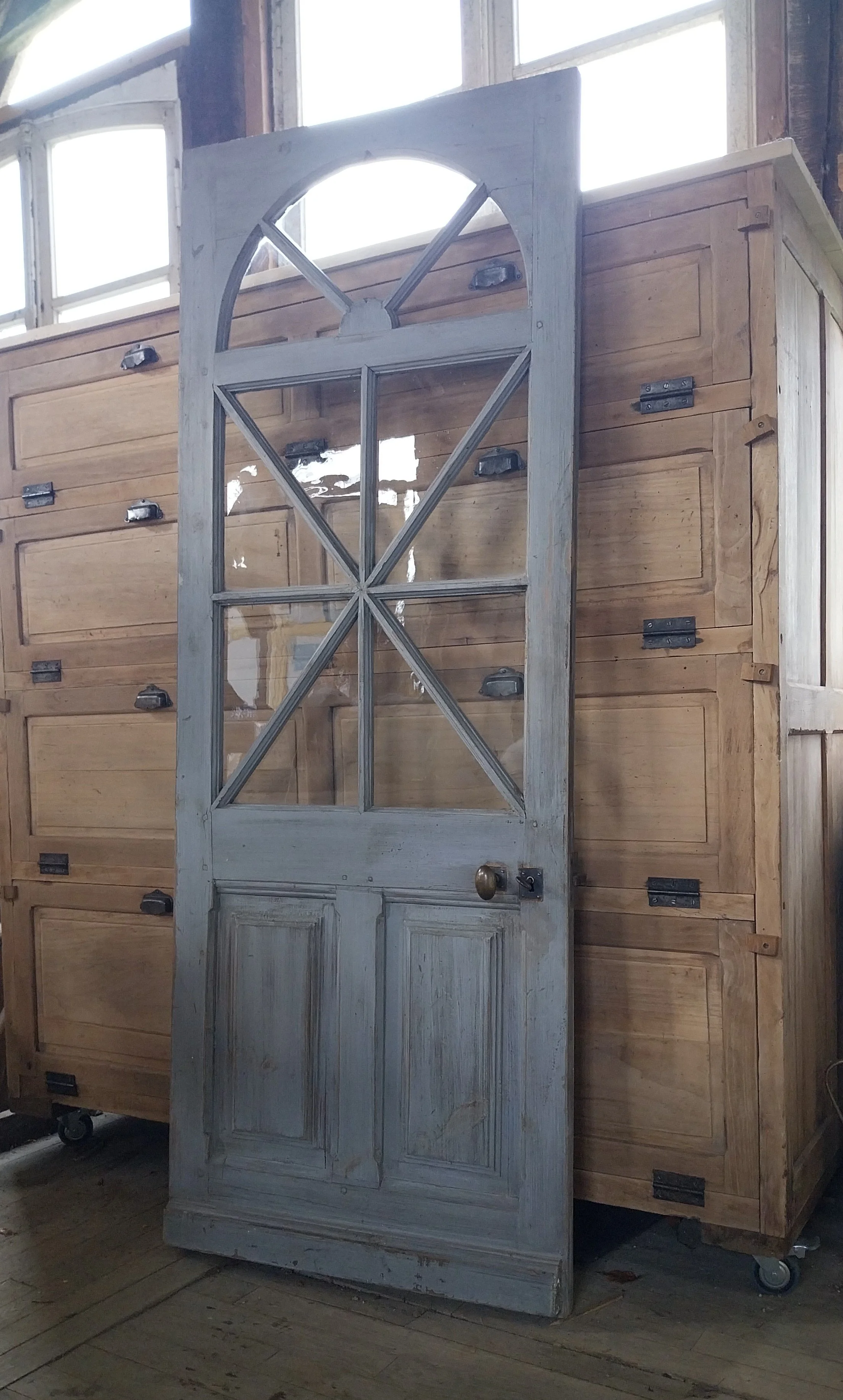 porte sur meuble à pain.jpg