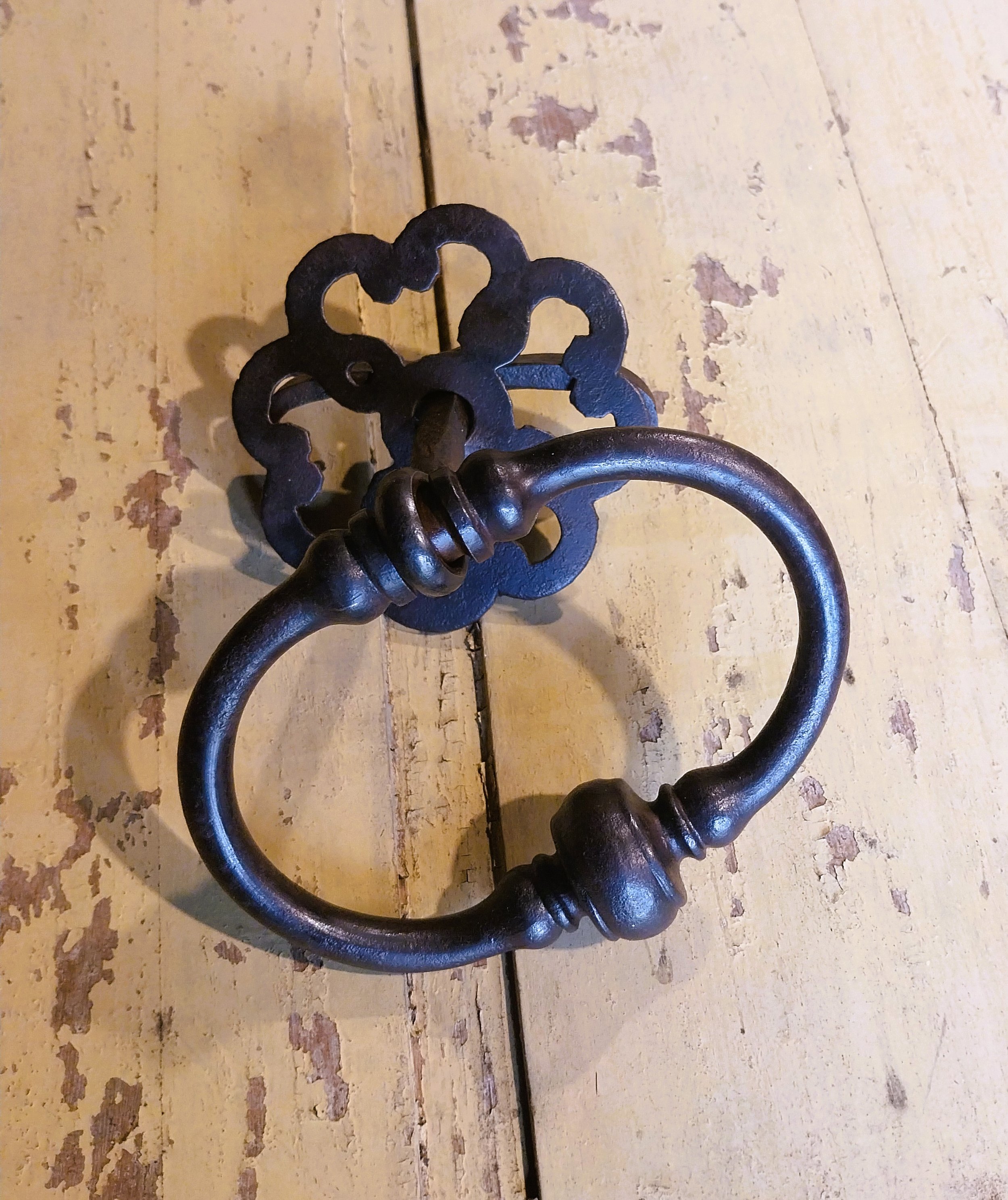 Heurtoir de porte d’entrée en fer forgé d’époque XVIIIᵉ siècle