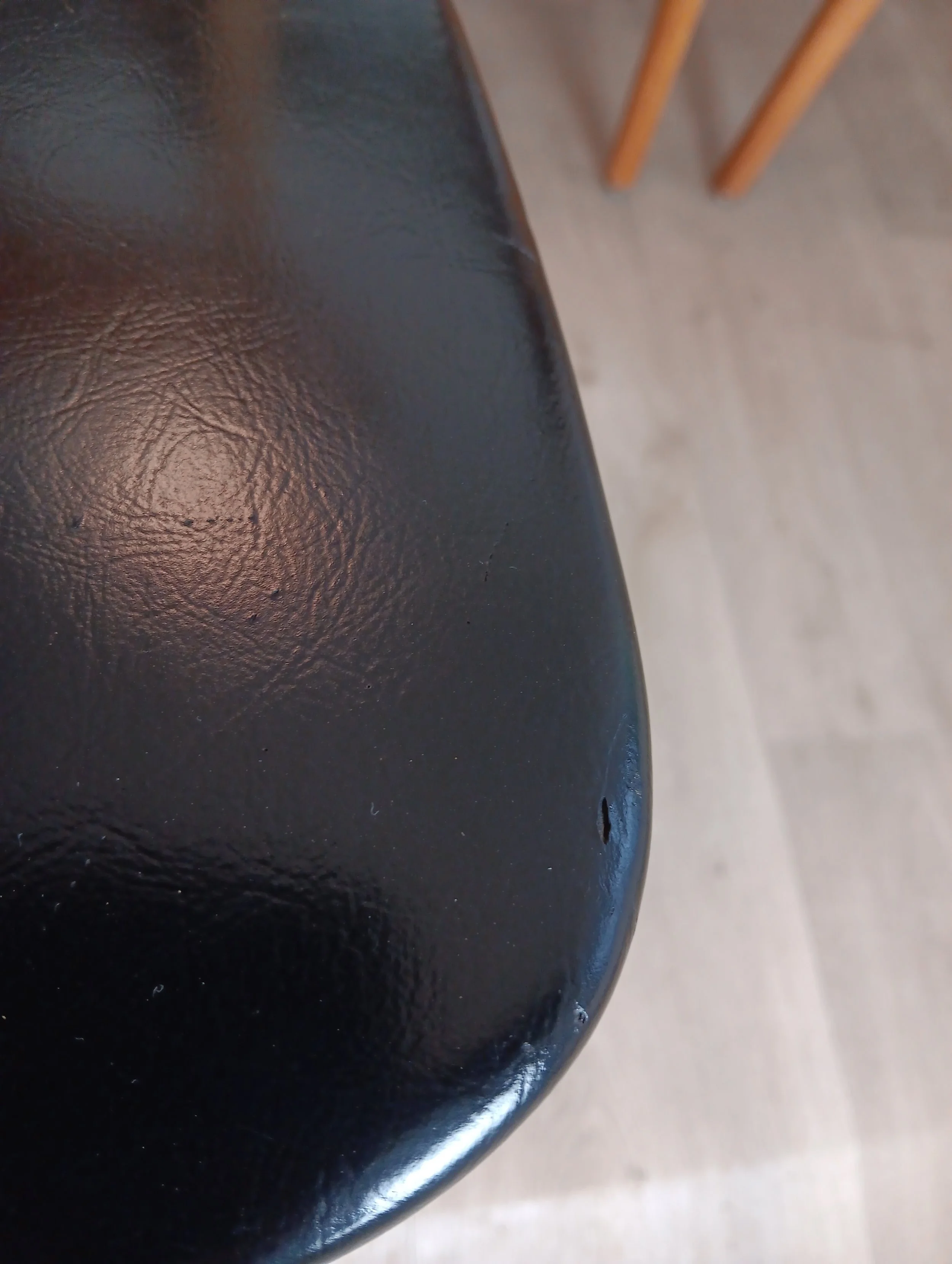 chaises skai année 60.jpg