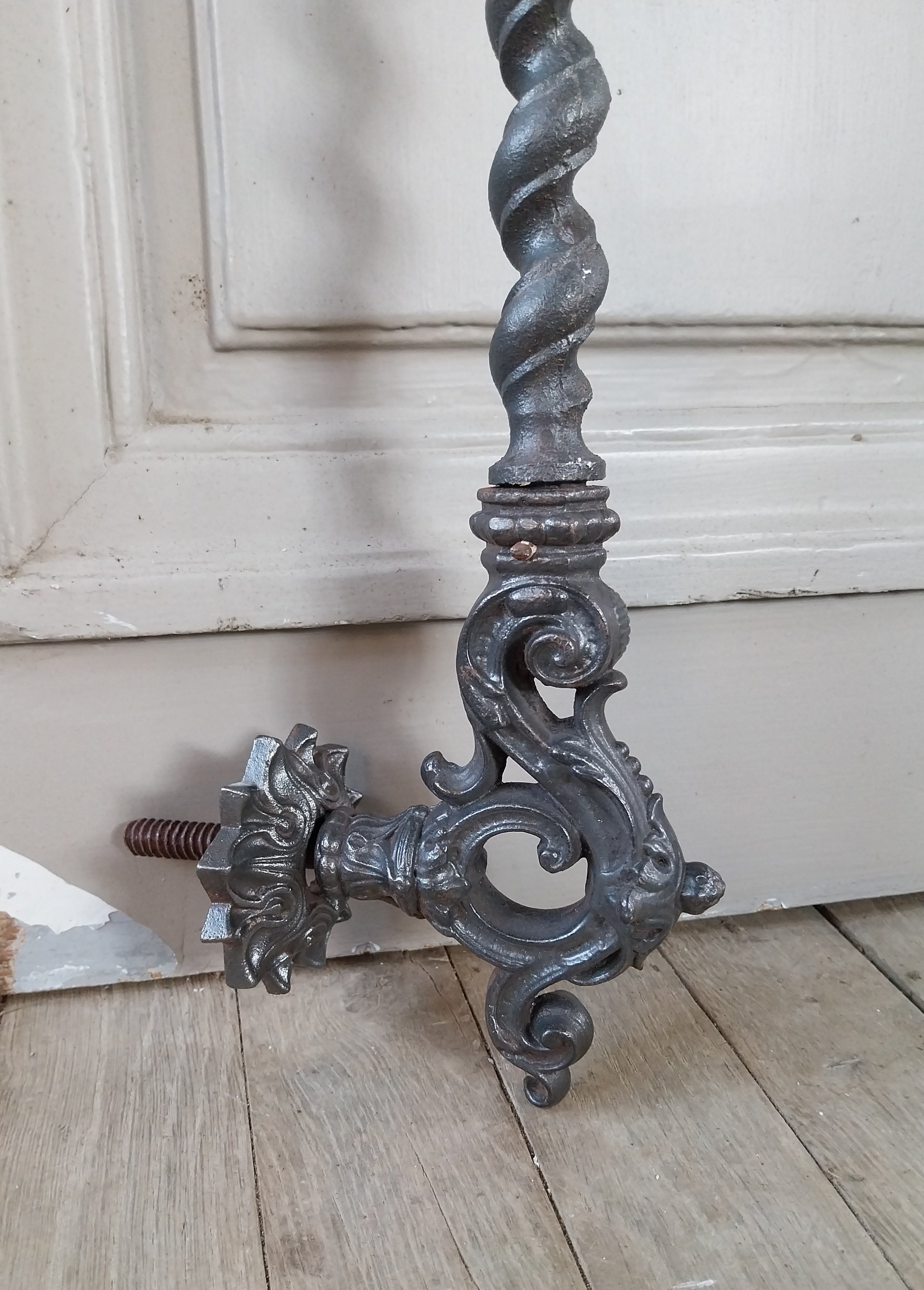 partie basse ancien barreau d'escalier.jpg