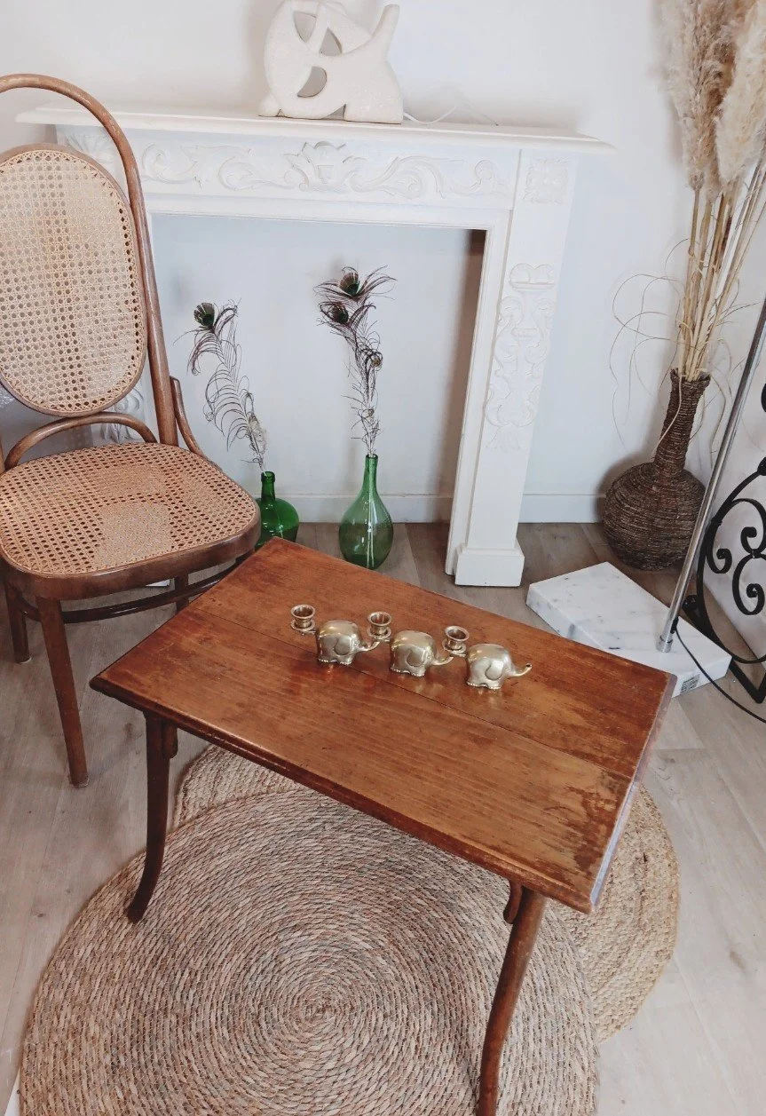 table dans salon.jpg