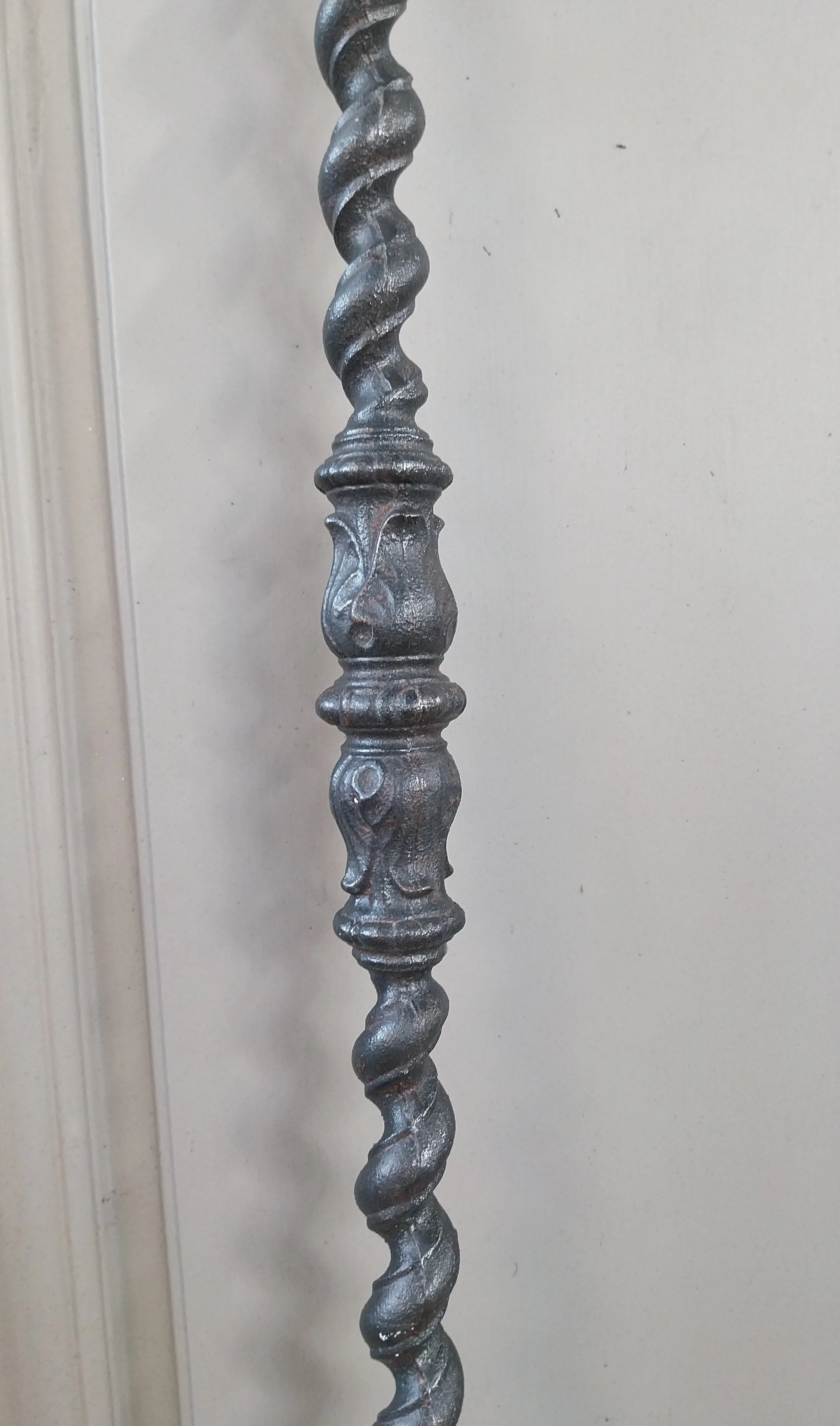 partie centrale ancien barreau d'escalier.jpg