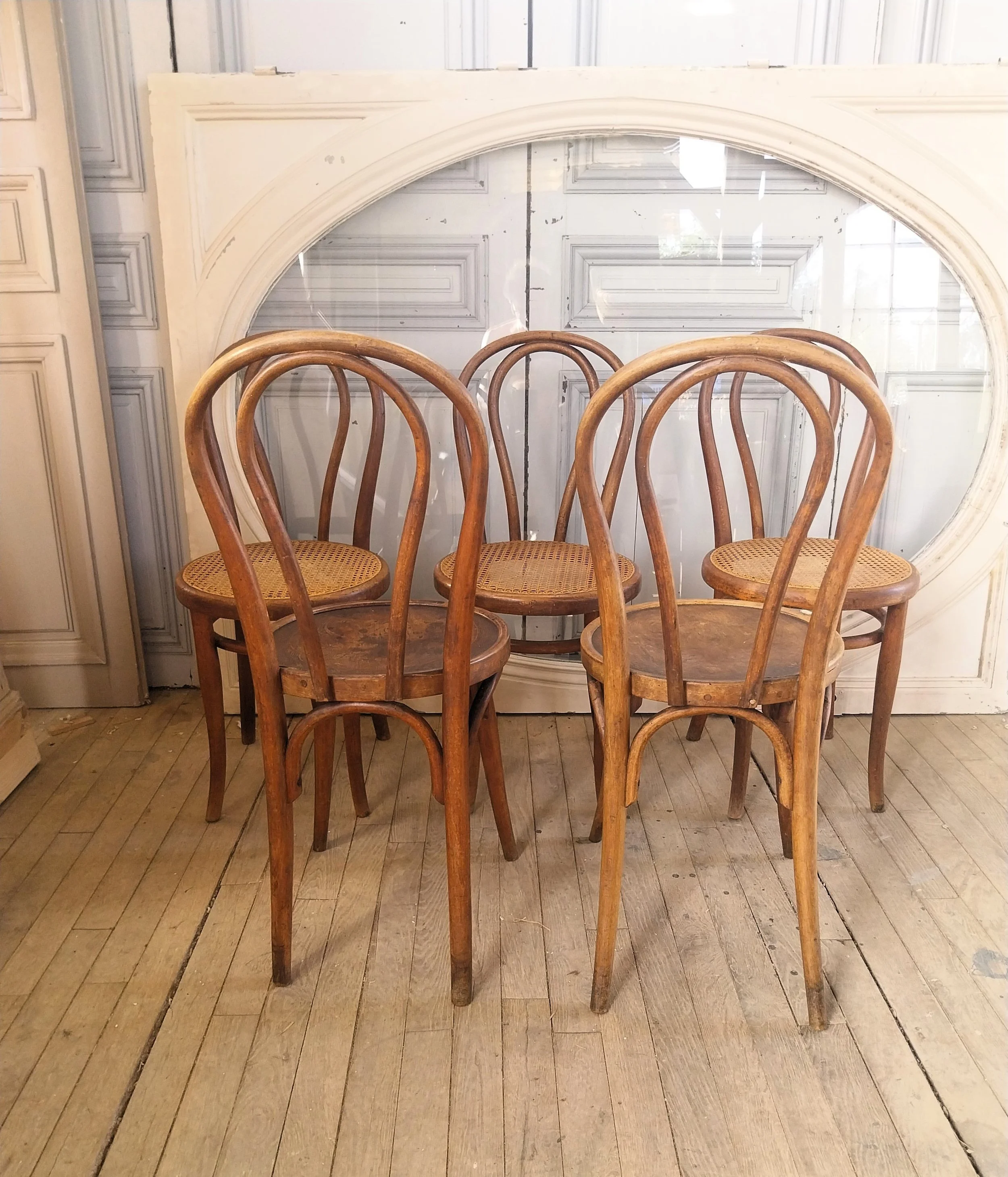 chaises bois courbée.jpg