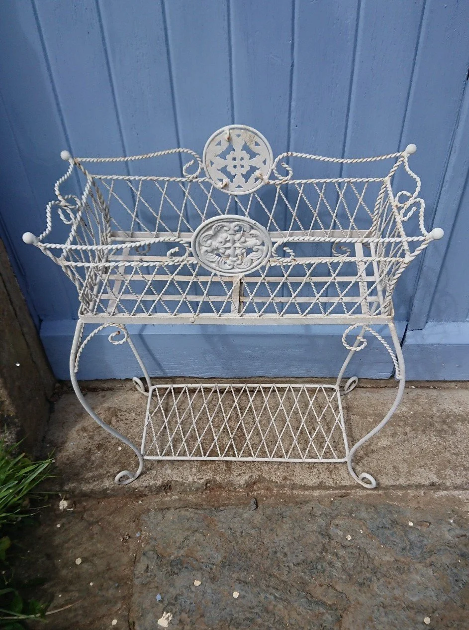 jardinière en fer forgé.jpg