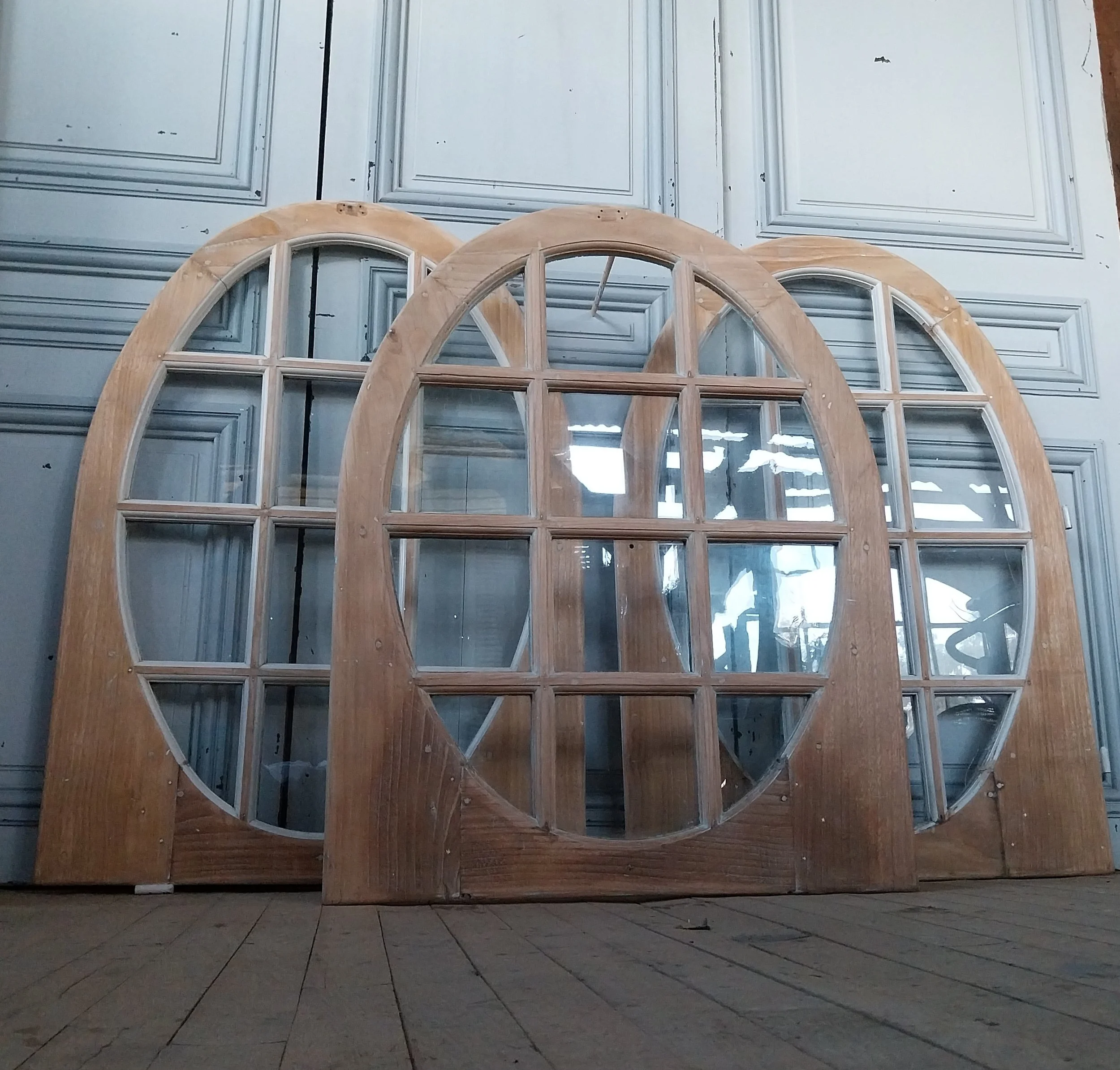 Ensemble de trois œils-de-bœuf anciens en châtaignier