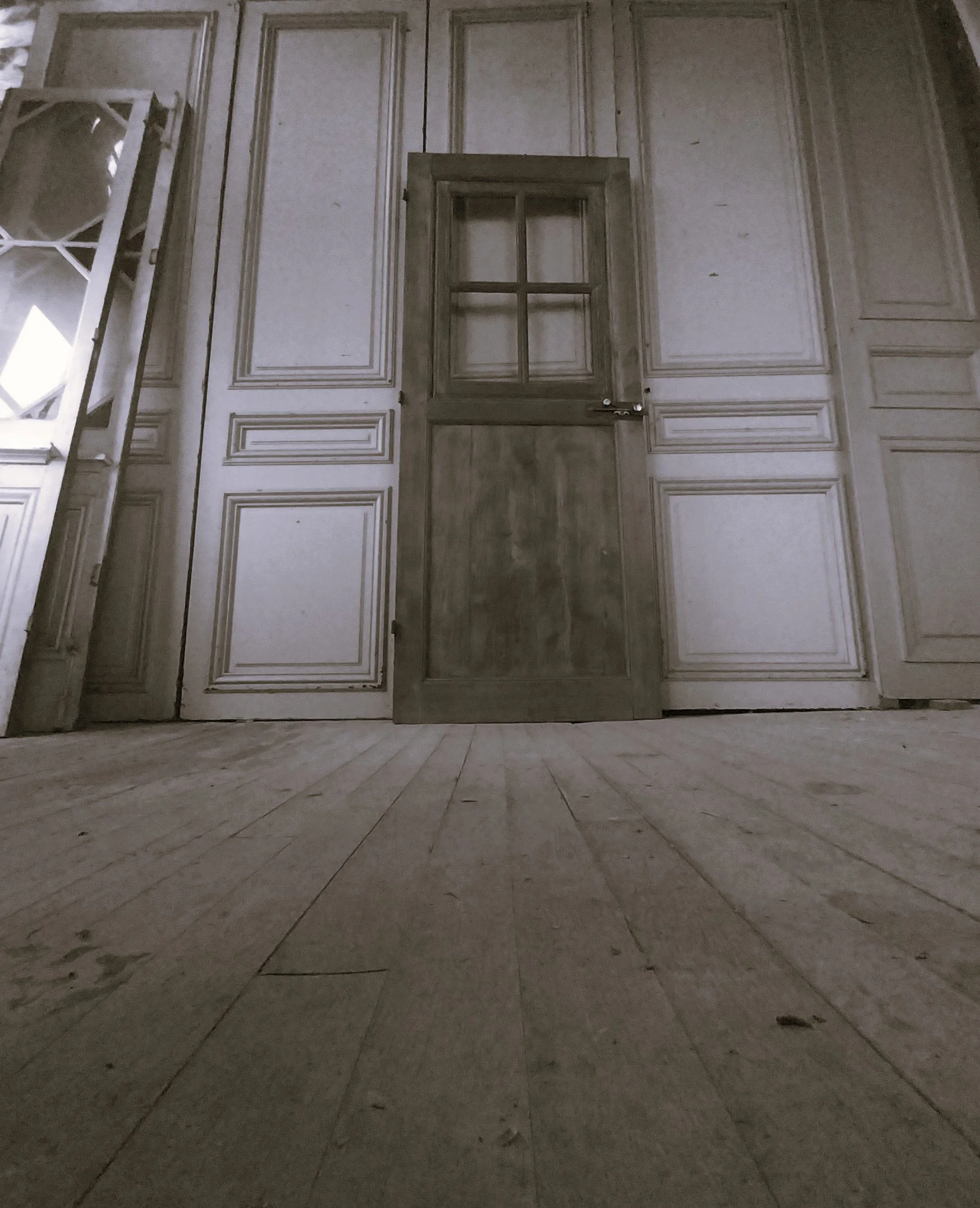 porte ancienne noir et blanc.jpg