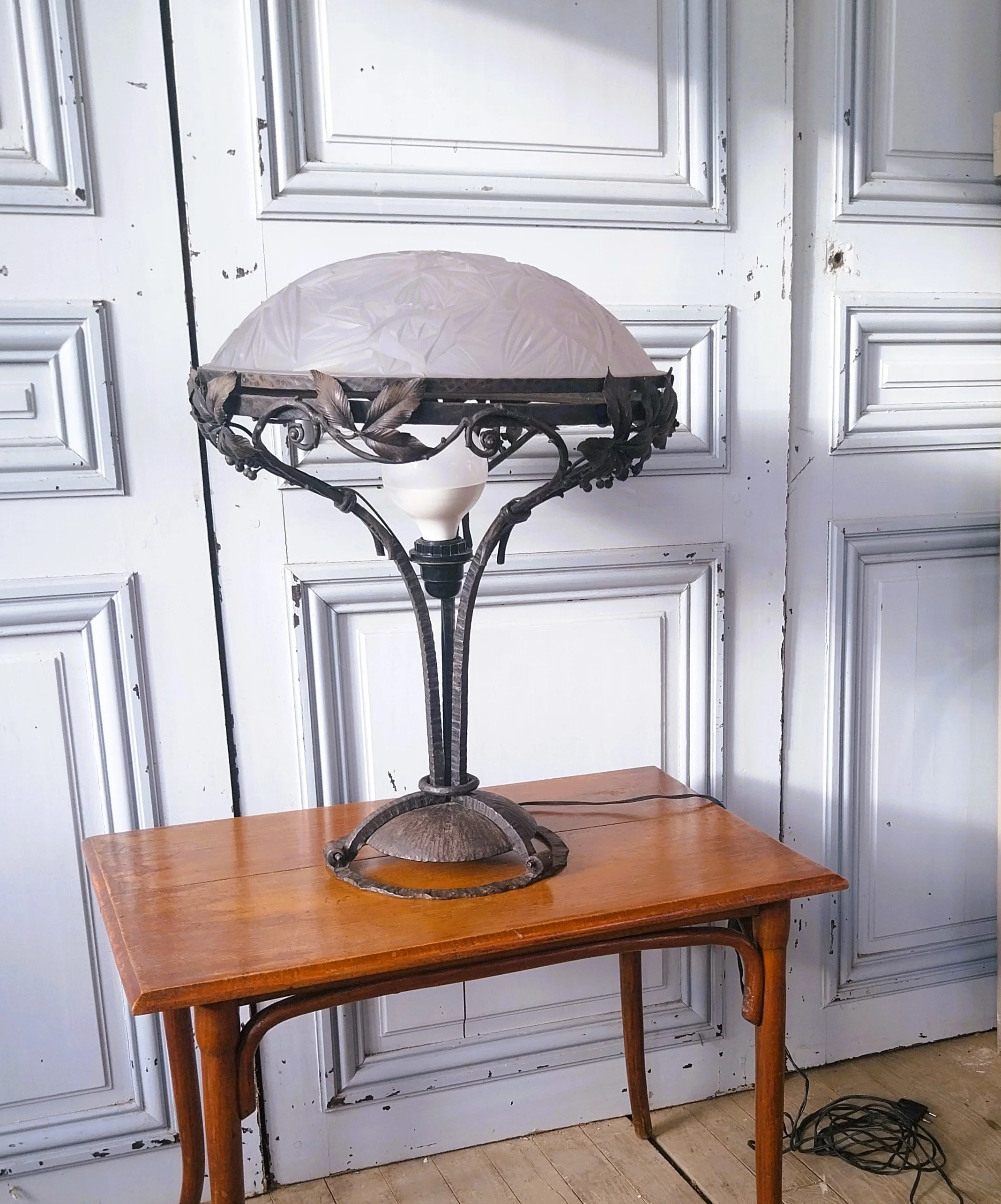 Rare luminaire Gaumont Paris – Verrerie Noverdy – Ferronnerie d'art – Vers 1925-1930