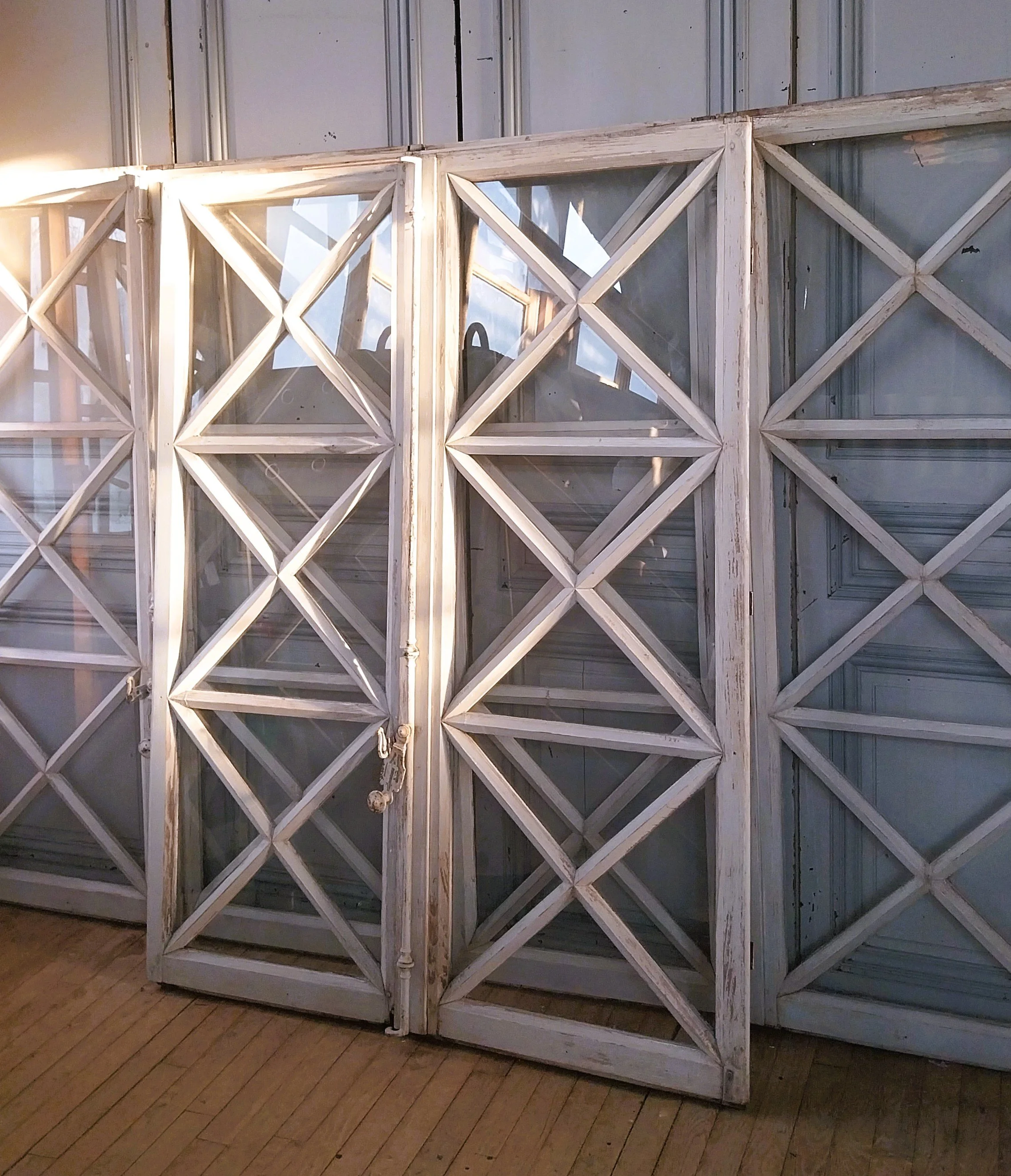 fenêtre à bois croisés.jpg