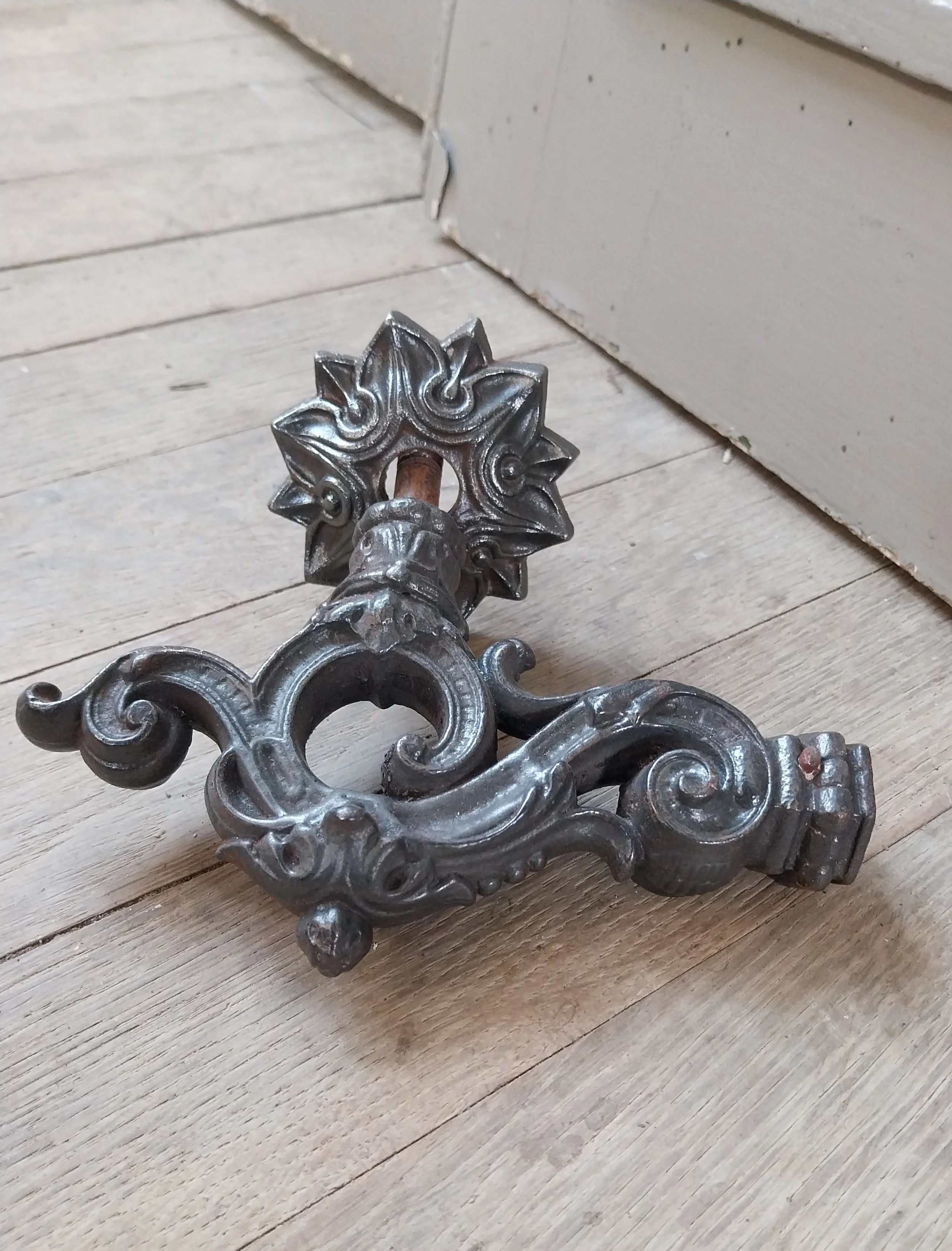 élément en fonte.jpg