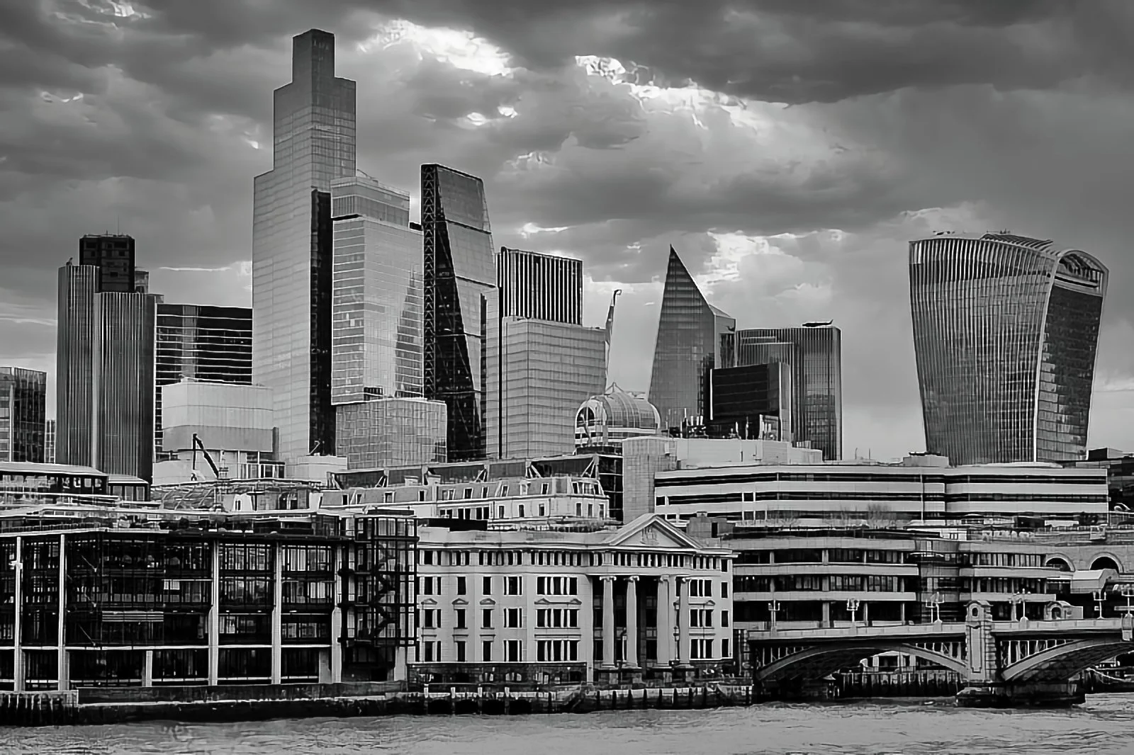 14_1 London skyline_Gordon Dunsmuir.JPG