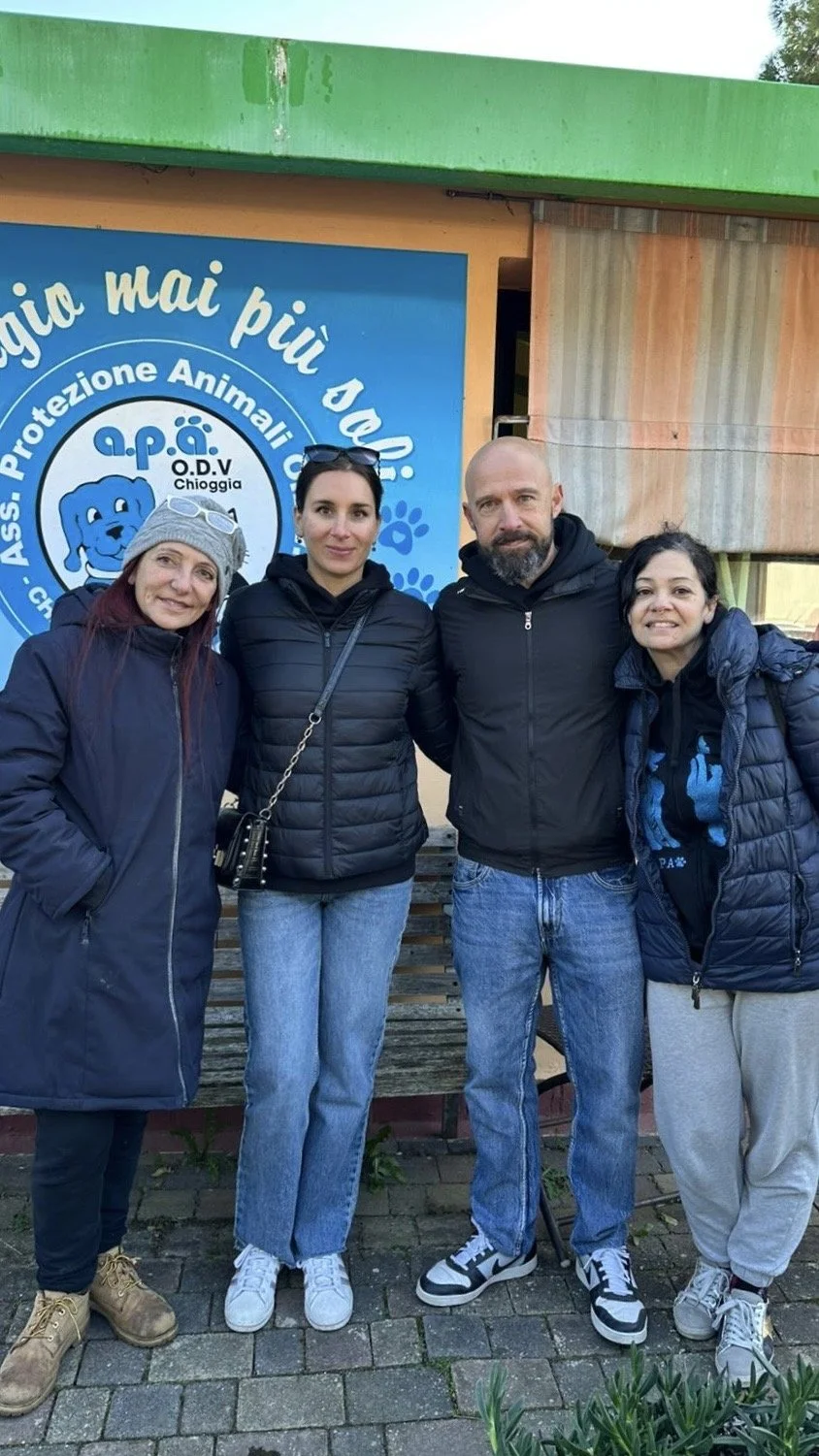 Alice ed Andrea di Mission Ragù con lo staff del Rifugio A.P.A. Chioggia.