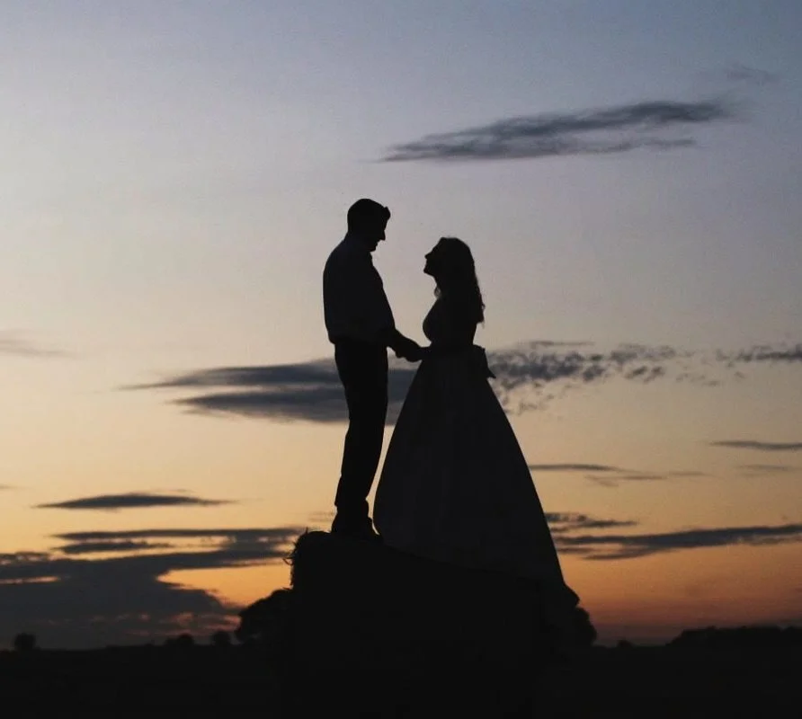 Shorter days are a great opportunity for silhouette shots.

#sunsetvibes #bride #groom #ukweddingvideographer #ukweddingvideography