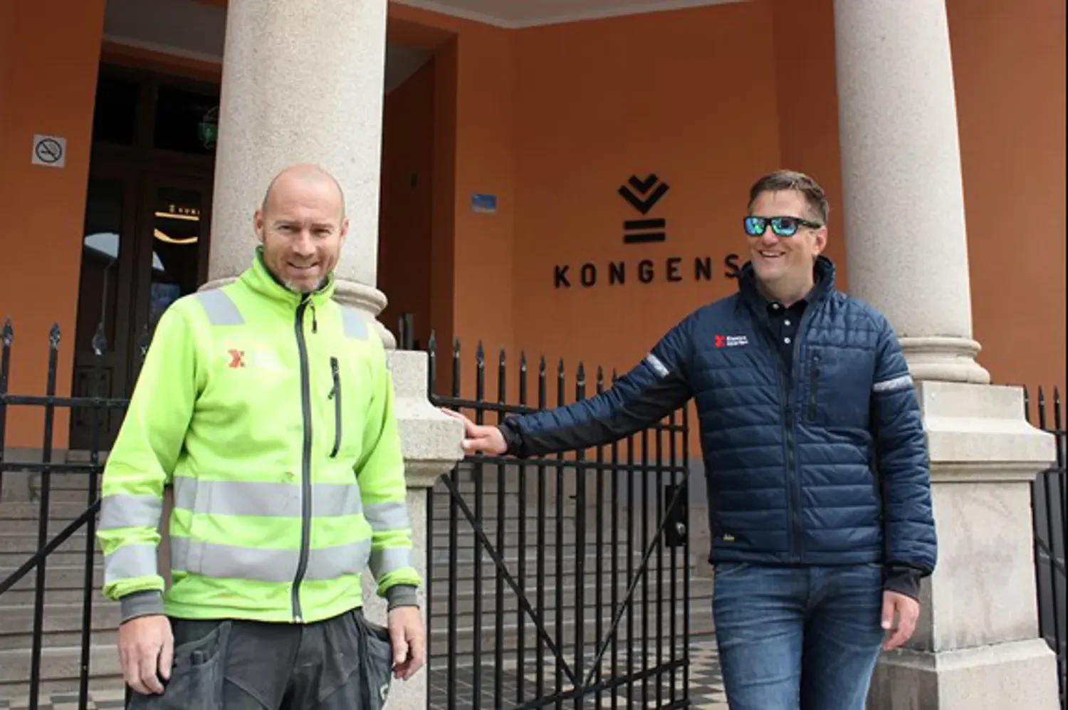 Formann Olaf Røed (t.v.) og prosjektleder Terje Gundersen ved Kongensgate 45.